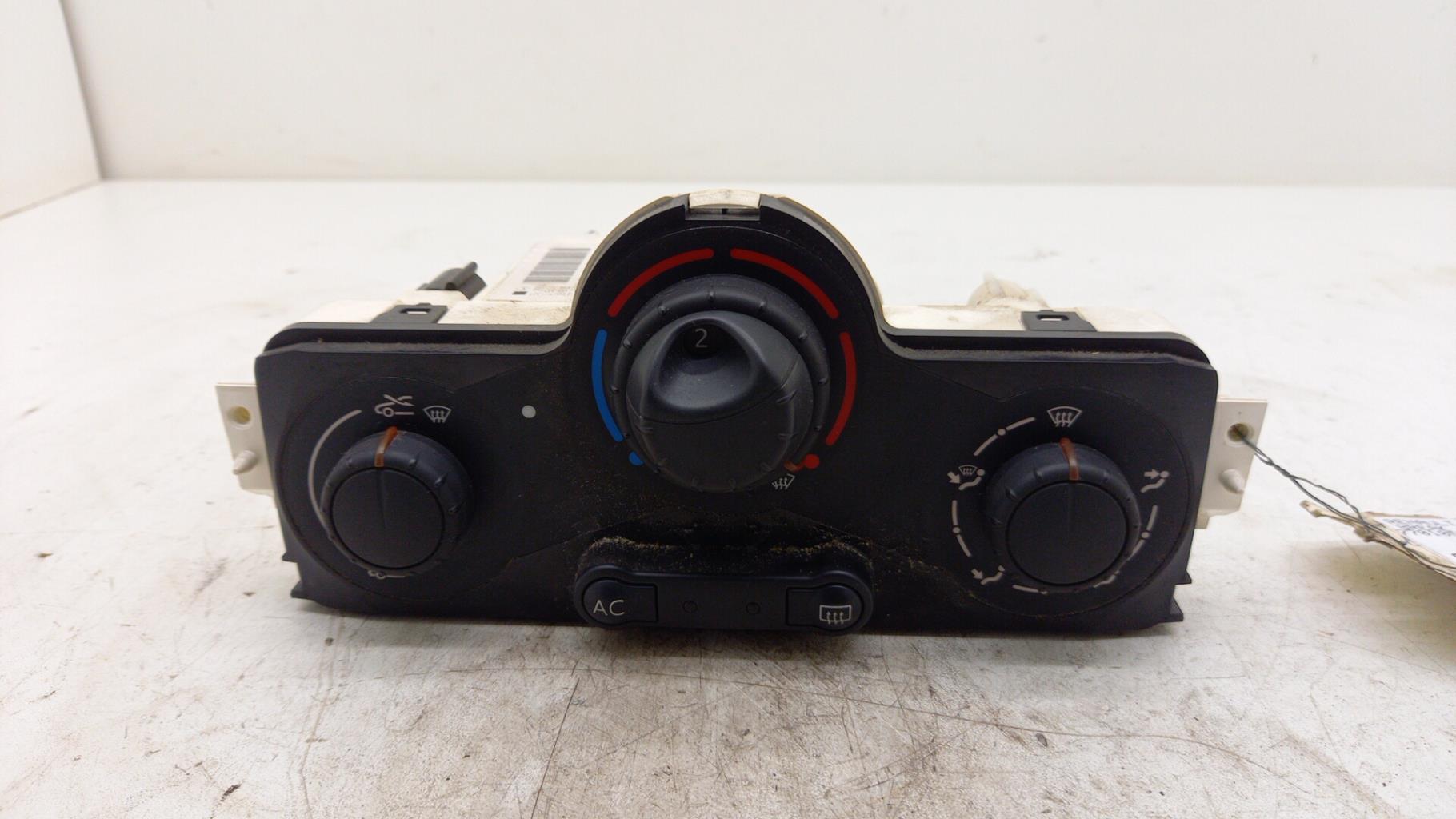 Commande chauffage RENAULT MEGANE 2 PHASE 1 BREAK Essence - 1