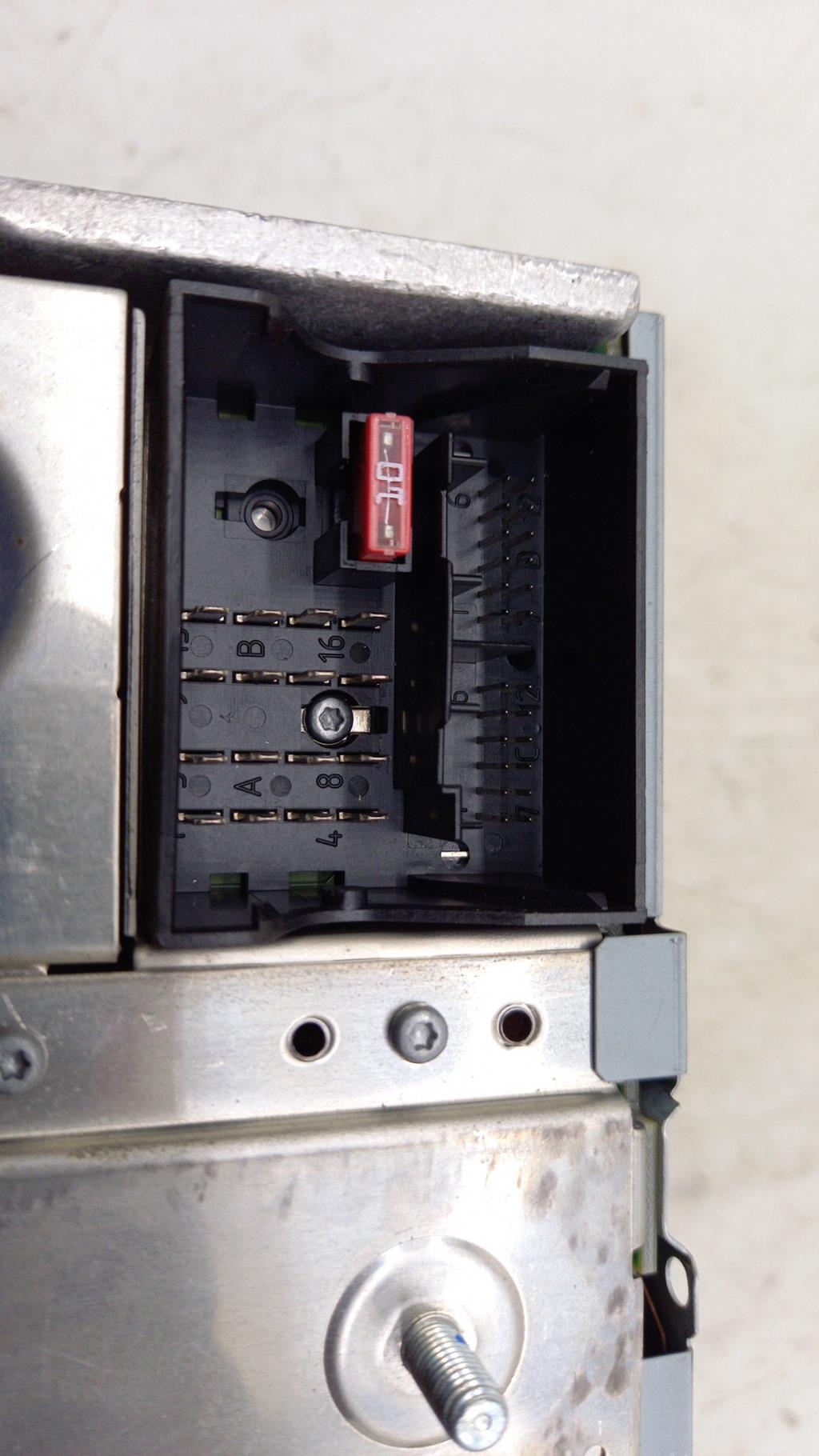 Autoradio originale VOLKSWAGEN PASSAT 5 BREAK Diésel - 1
