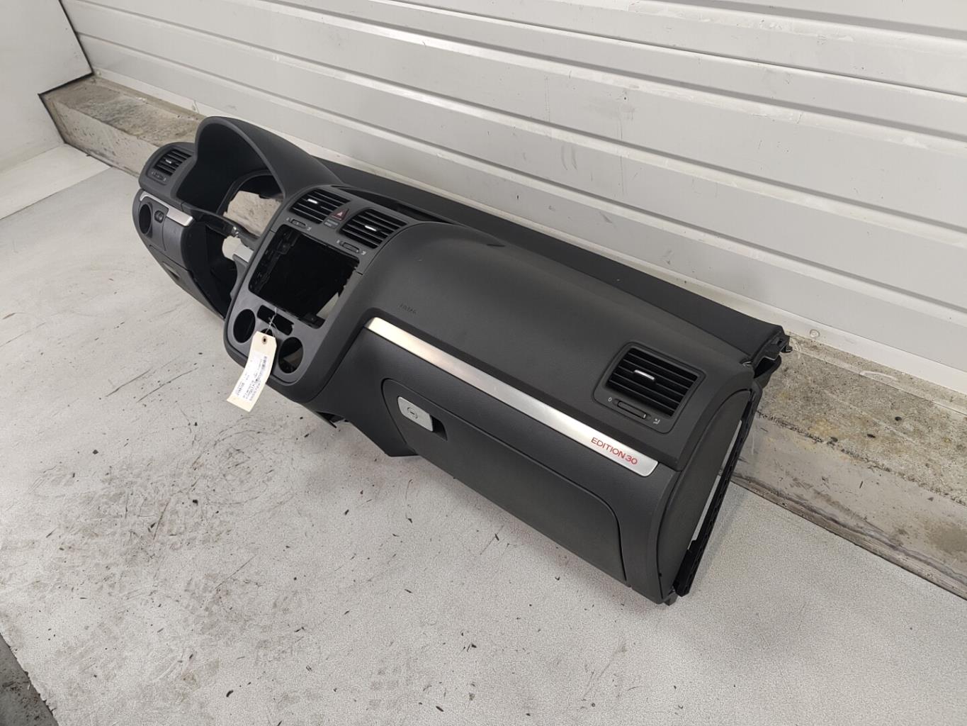 Planche de bord complete VOLKSWAGEN GOLF 5 Essence - 1