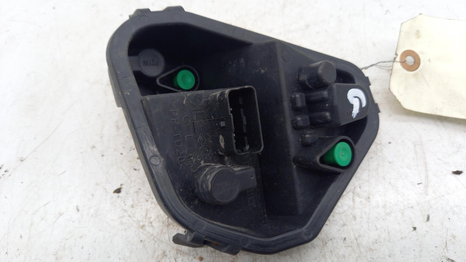 Base portalampade fanale posteriore sinistro RENAULT CLIO 3 PHASE 2 BREAK Diésel - 1