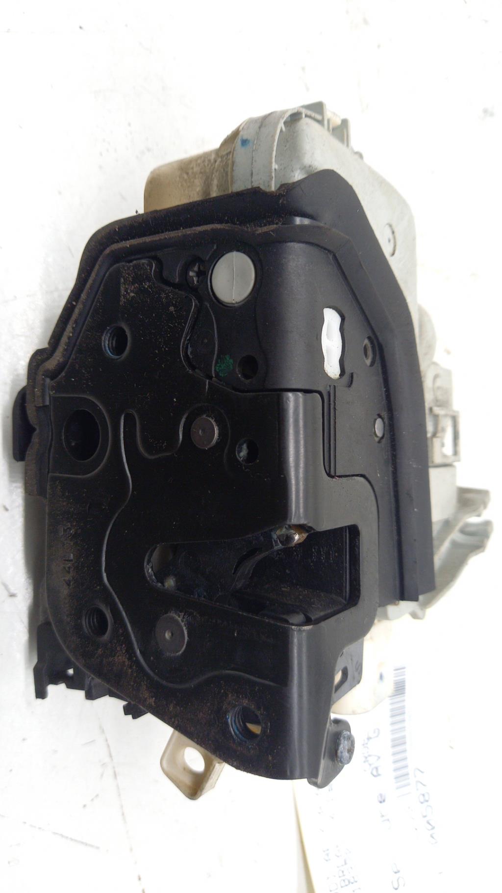 Serrure avant gauche AUDI A6 4 AVANT RS6 PHASE 1 BREAK Essence - 1