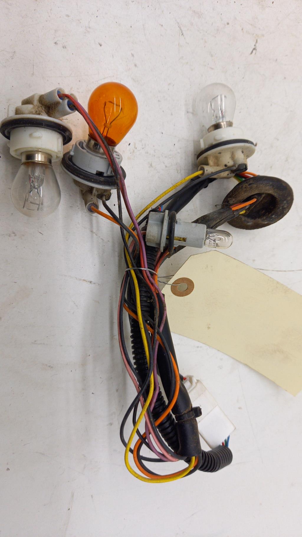 Base portalampade fanale posteriore destro PEUGEOT 108 Gasolina - 1