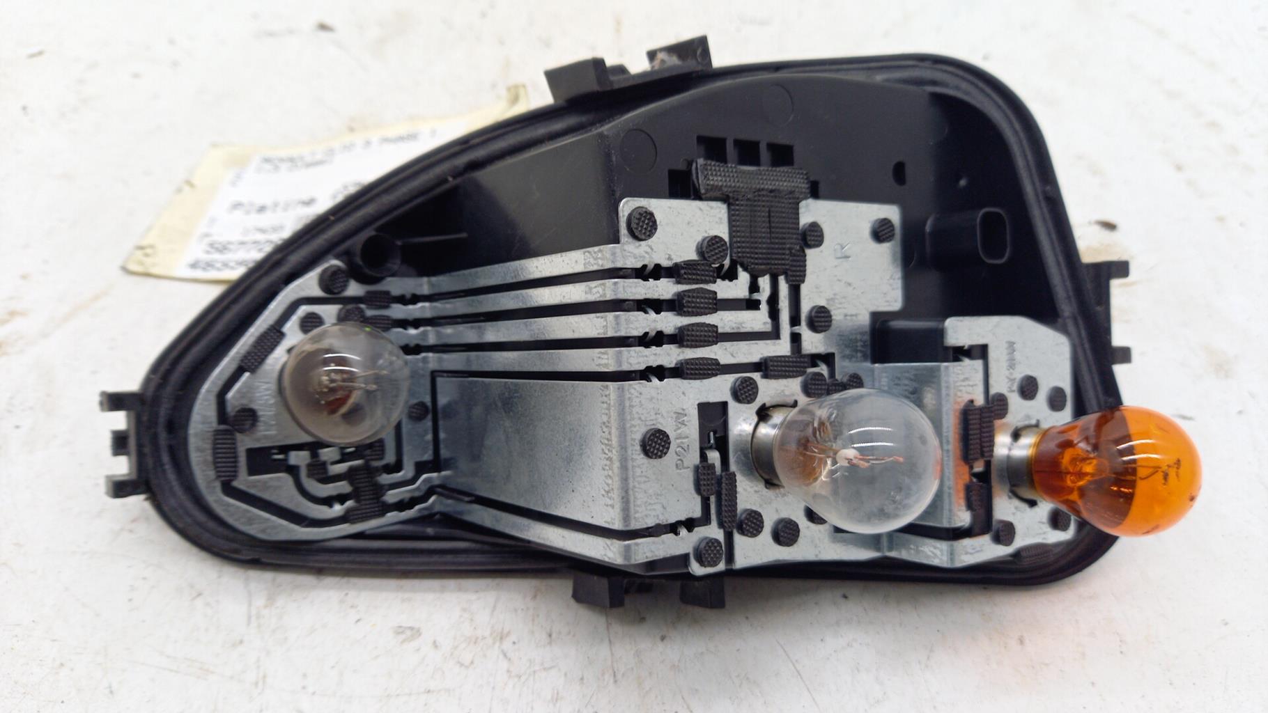 Base portalampade fanale posteriore destro RENAULT CLIO 3 PHASE 1 Diésel - 1