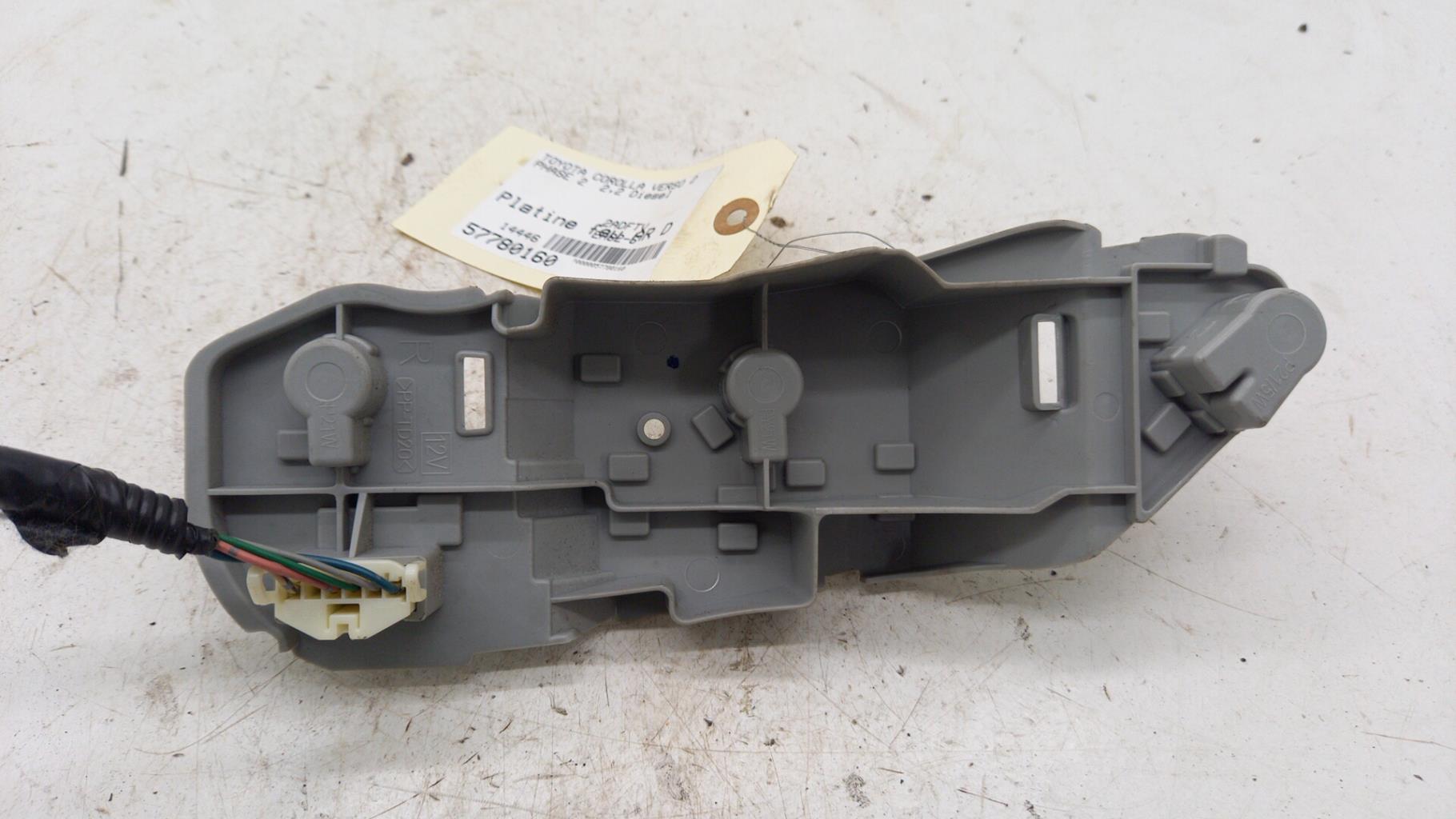 Base portalampade fanale posteriore destro TOYOTA COROLLA VERSO 2 PHASE 2 Diésel - 1