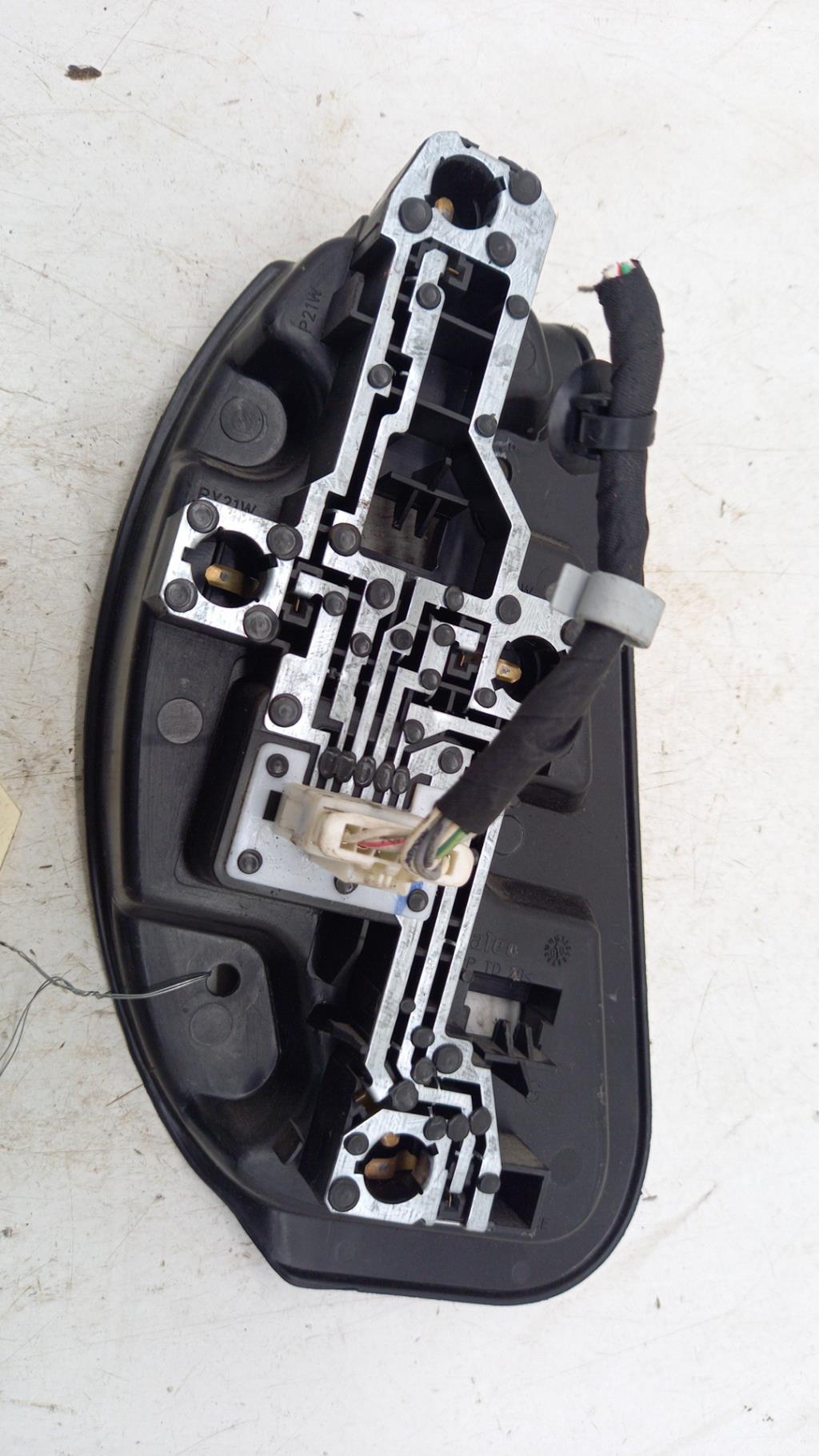 Base portalampade fanale posteriore sinistro CITROEN C5 1 PHASE 1 Diésel - 1