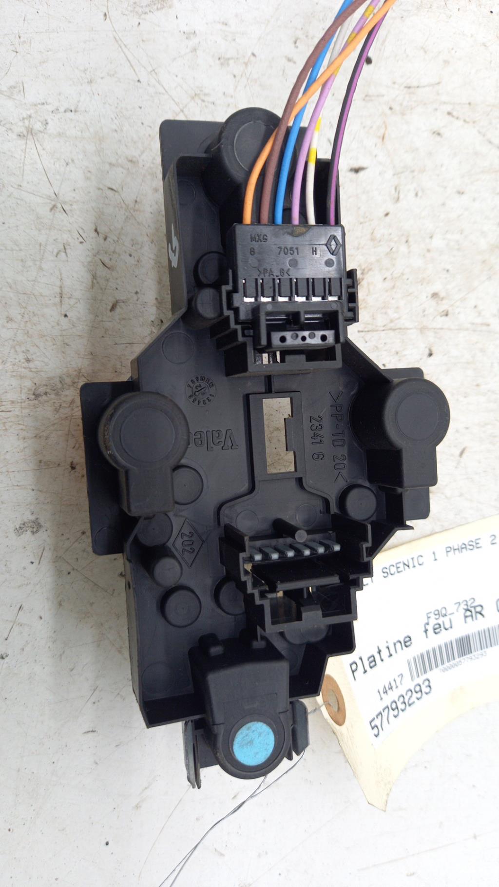 Base portalampade fanale posteriore sinistro RENAULT SCENIC 1 PHASE 2  - 1