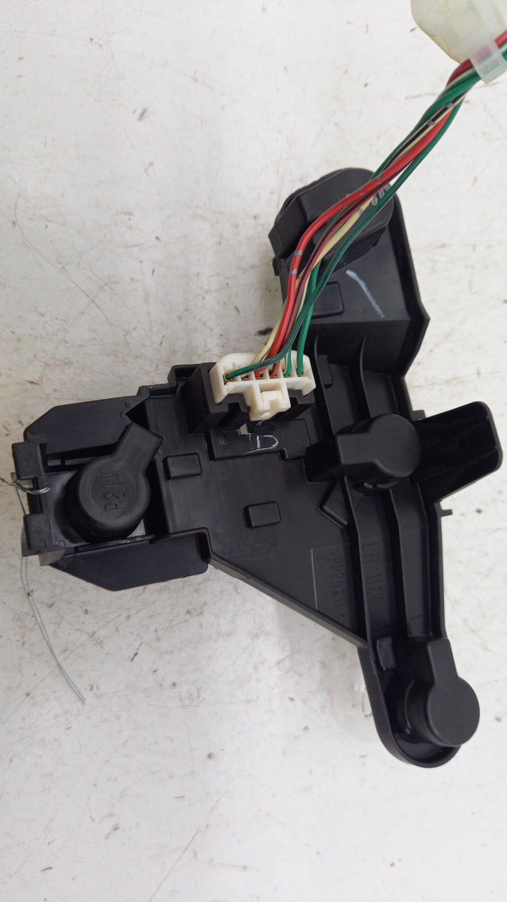 Base portalampade fanale posteriore sinistro TOYOTA COROLLA 10 PHASE 1 Gasolina - 1
