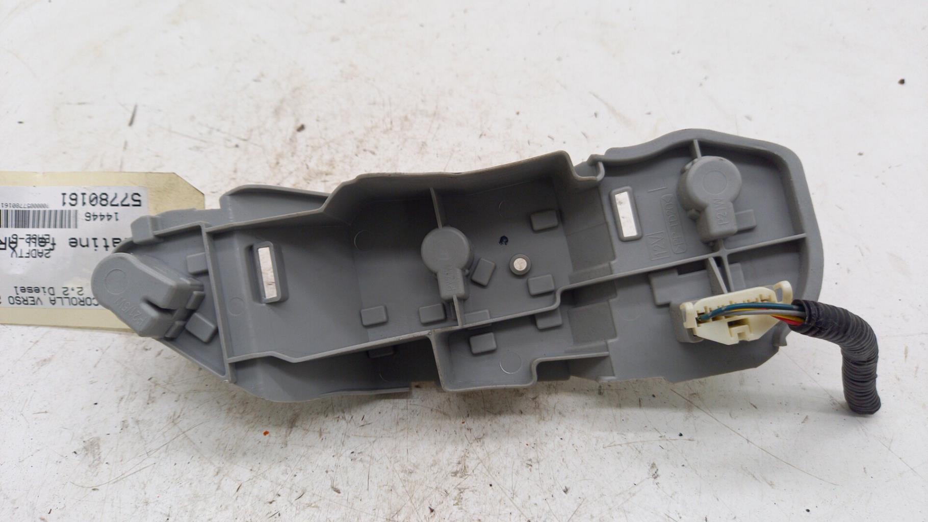 Base portalampade fanale posteriore sinistro TOYOTA COROLLA VERSO 2 PHASE 2 Diésel - 1