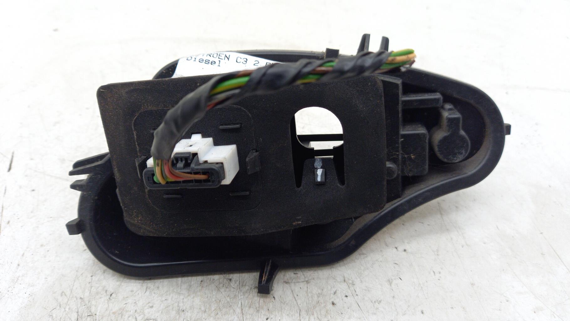 Base portalampade fanale posteriore destro CITROEN C3 2 PHASE 1 Diésel - 1