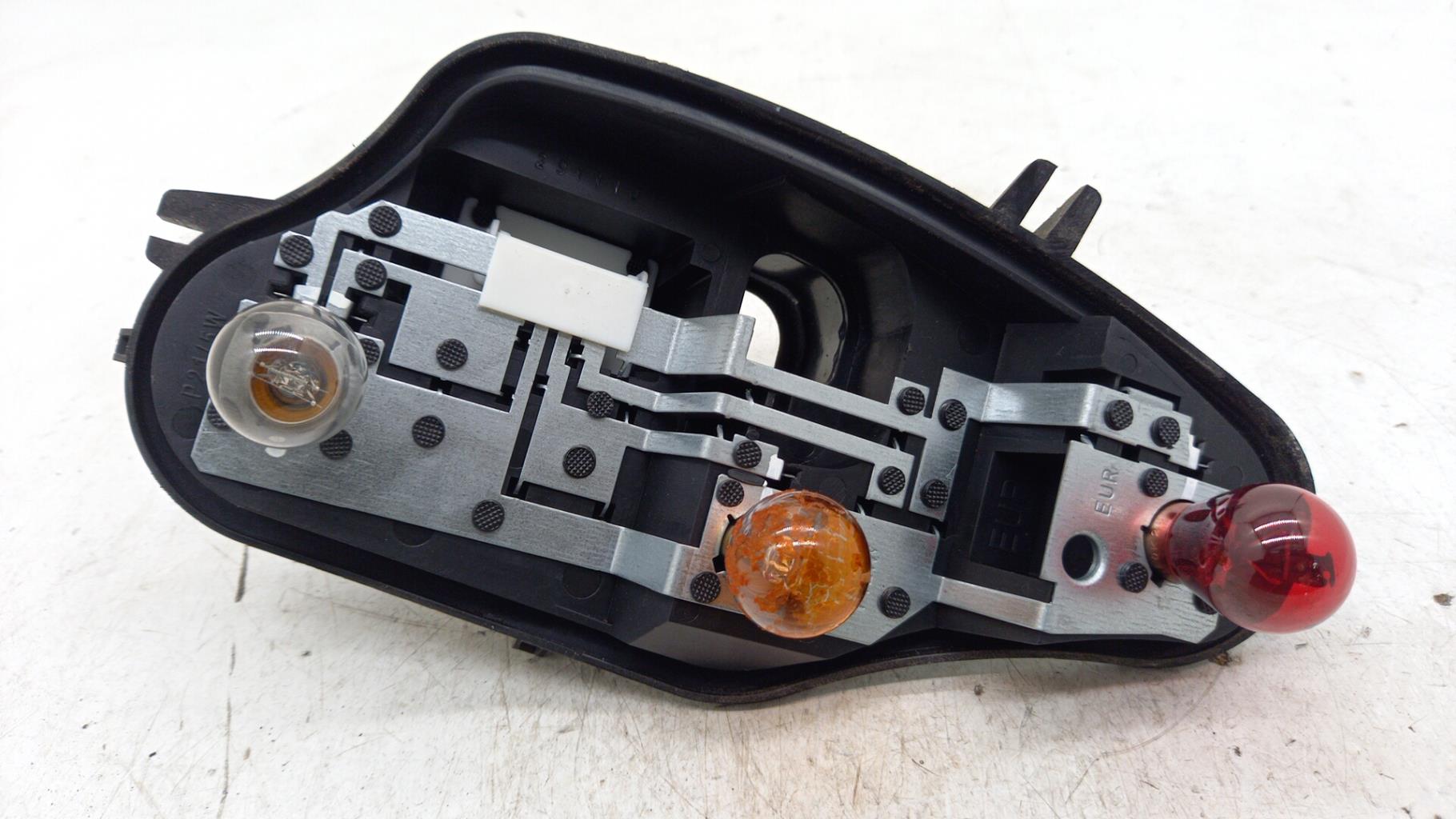 Base portalampade fanale posteriore sinistro CITROEN C3 2 PHASE 1 Diésel - 1