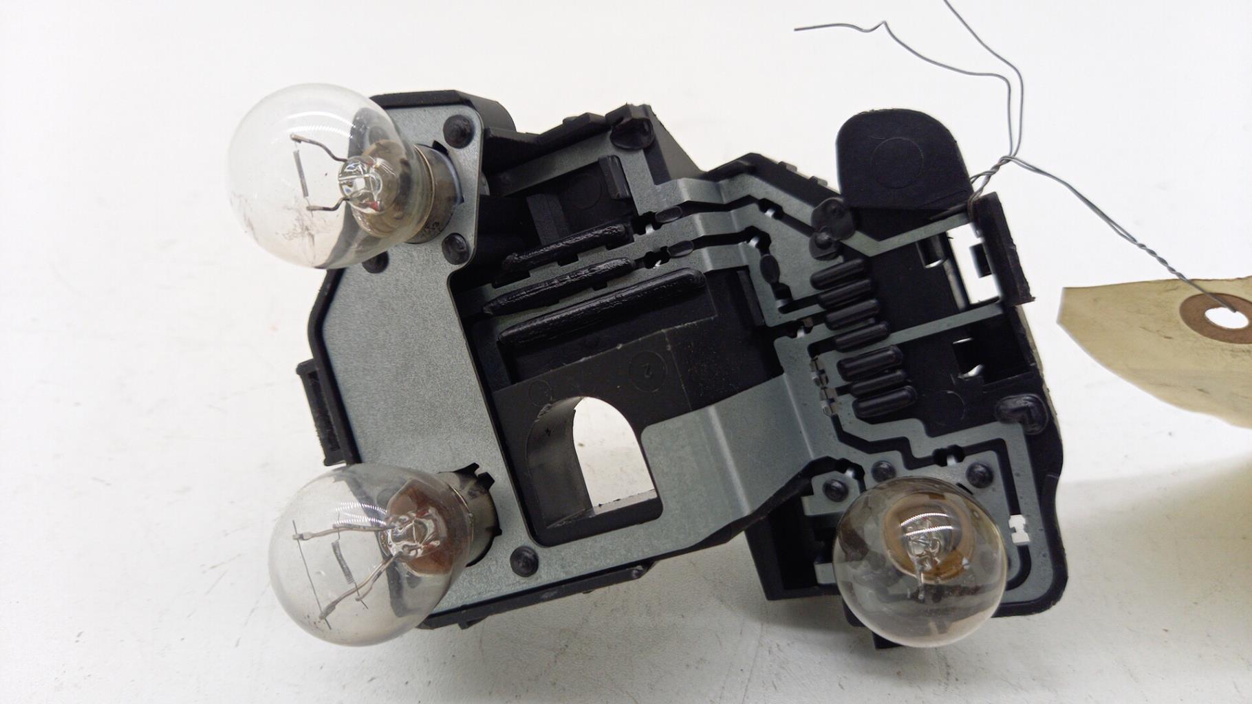 Base portalampade fanale posteriore sinistro PEUGEOT 206 PHASE 2 Gasolina - 1