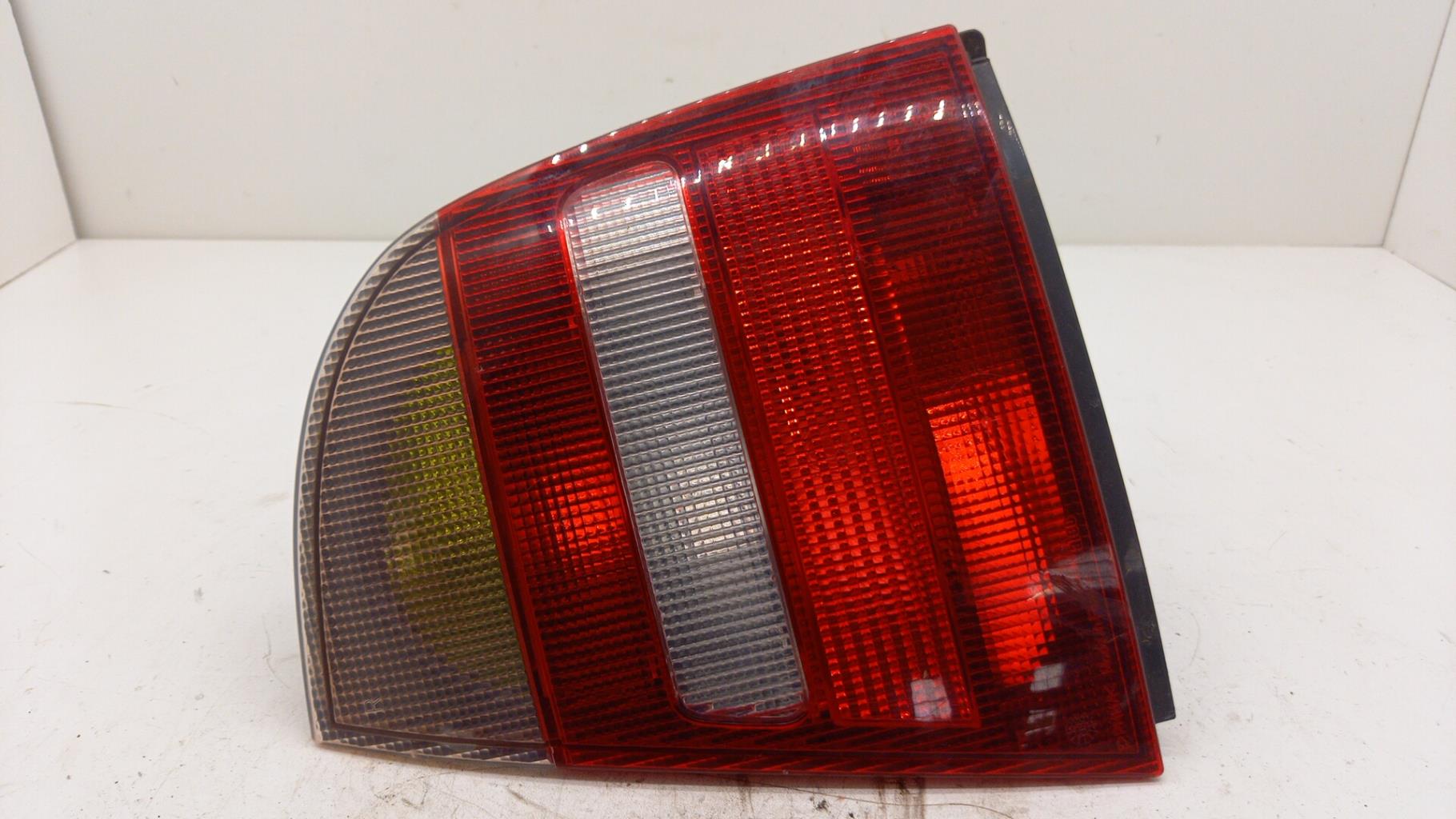Fanale posteriore principale destro (luci) SKODA OCTAVIA 1 PHASE 1 Diésel - 1
