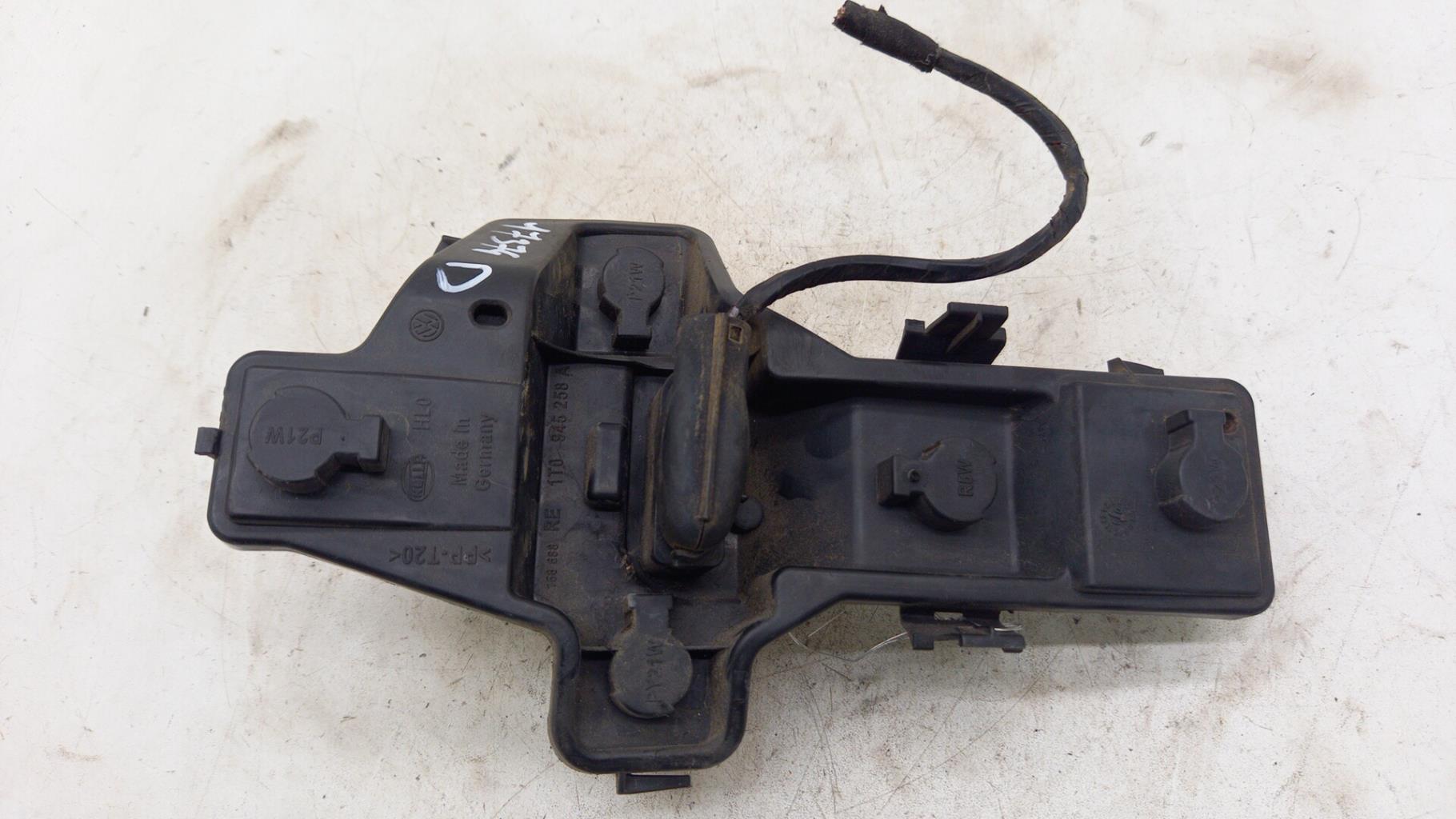 Base portalampade fanale posteriore destro VOLKSWAGEN TOURAN 1 PHASE 1 Diésel - 1