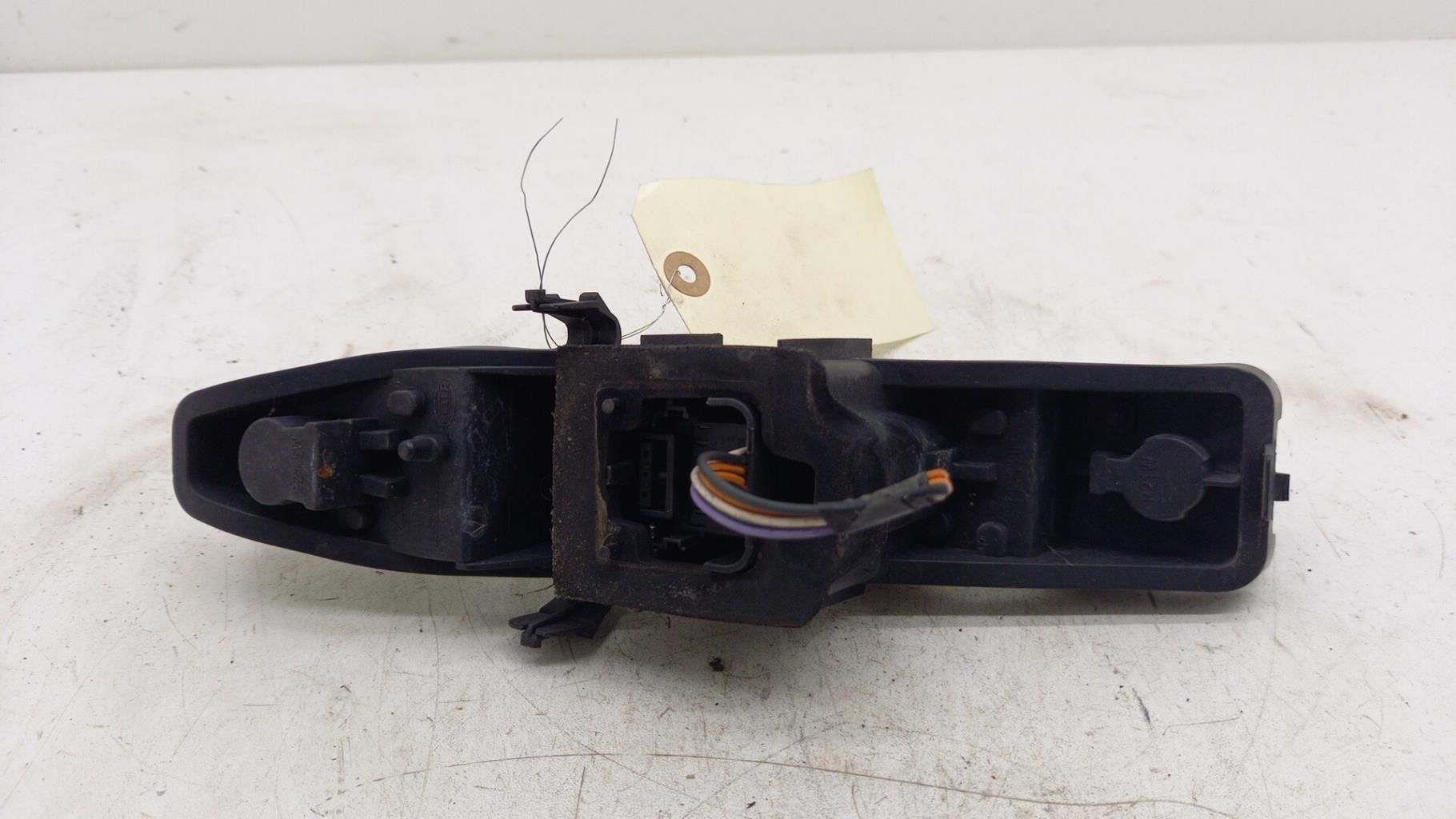 Base portalampade fanale posteriore sinistro RENAULT SCENIC 2 PHASE 1 Diésel - 1