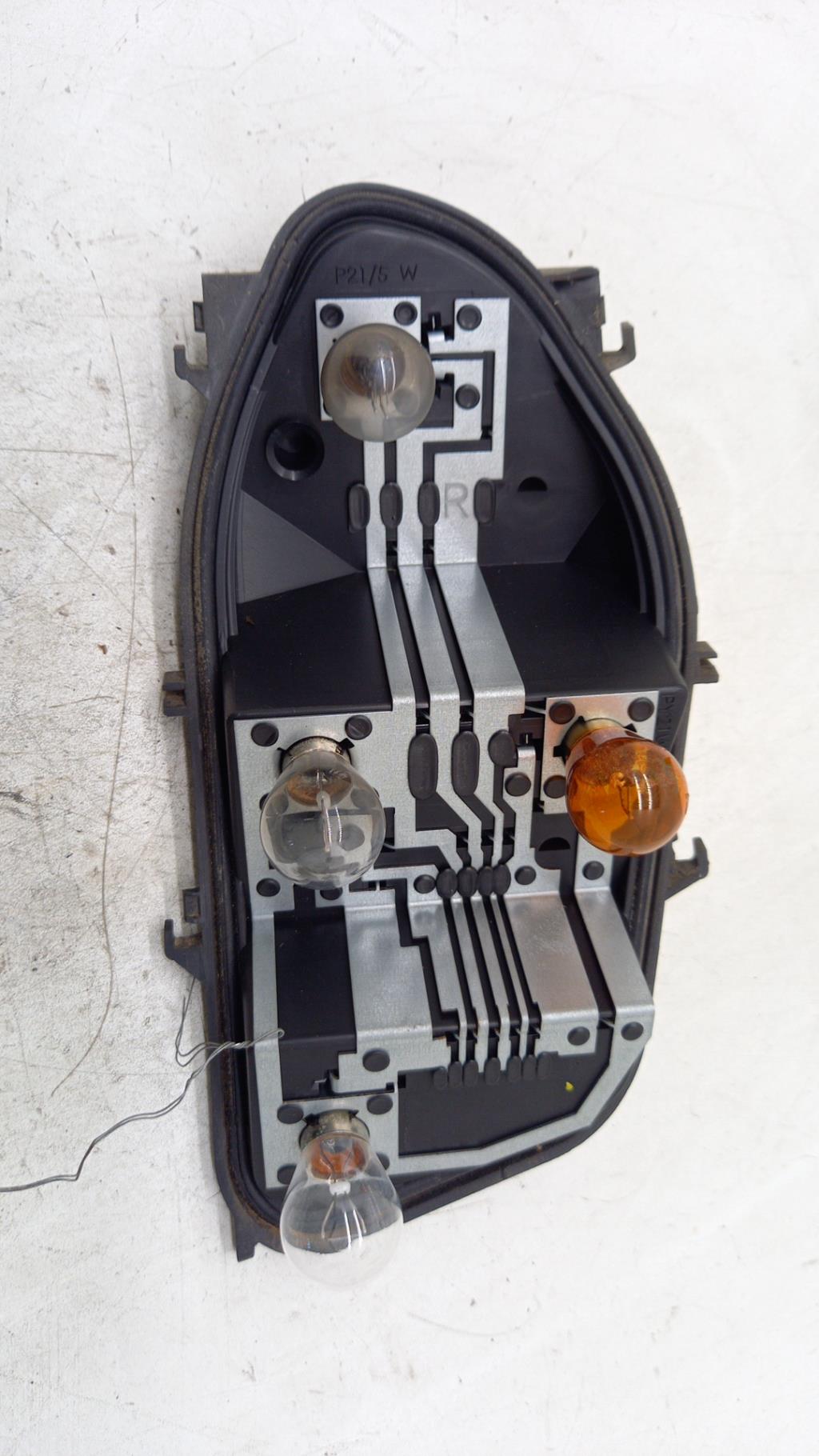 Base portalampade fanale posteriore destro RENAULT CLIO 3 PHASE 1 Gasolina - 1