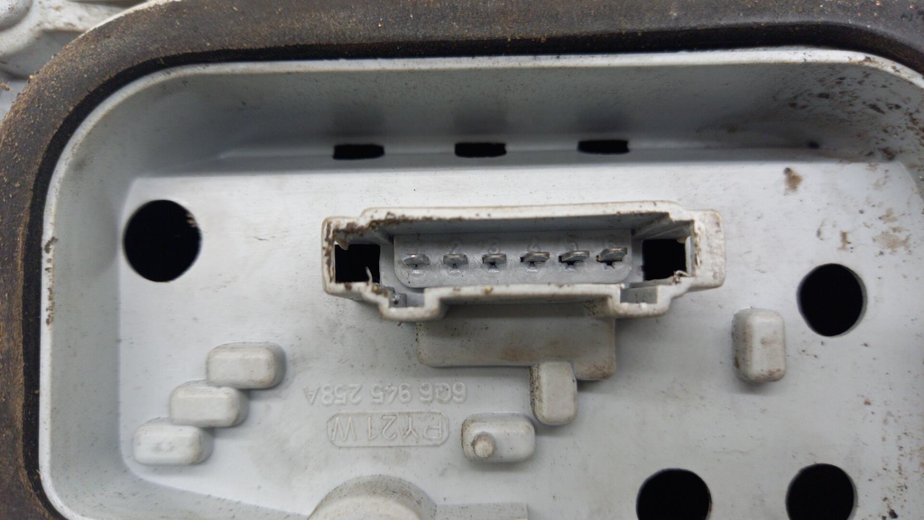 Fanale posteriore principale destro (luci) VOLKSWAGEN POLO 4 PHASE 1 Gasolina - 1