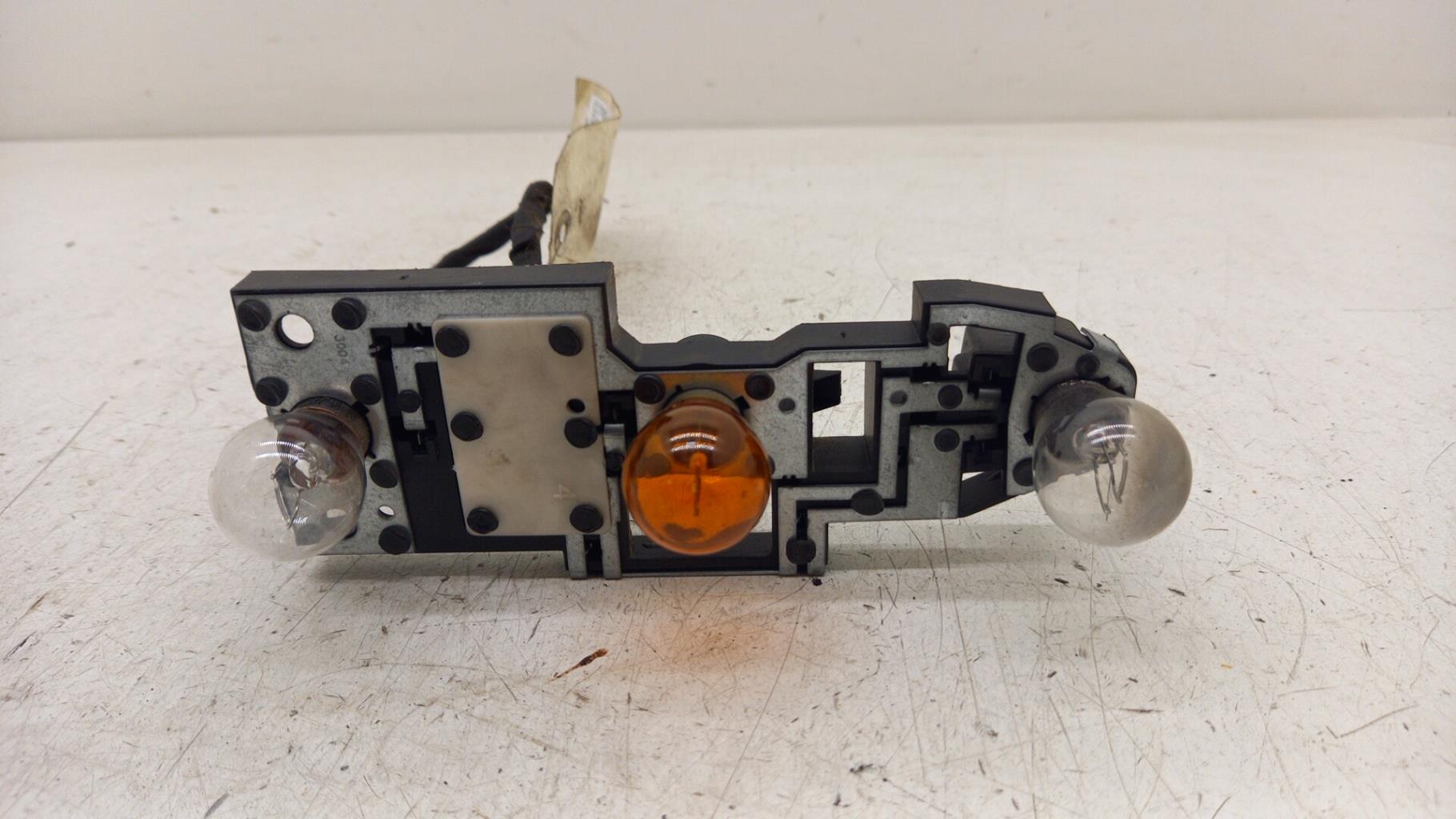 Base portalampade fanale posteriore destro CITROEN C5 1 PHASE 2 Diésel - 1