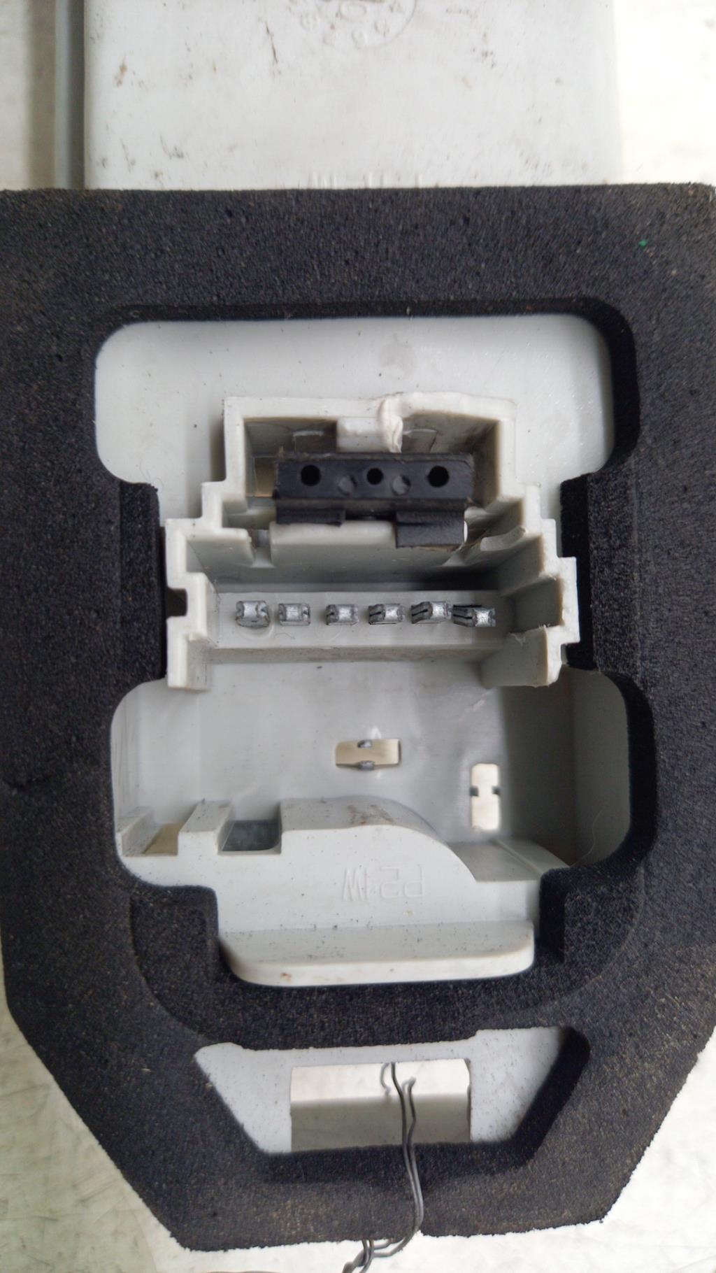 Base portalampade fanale posteriore destro RENAULT CLIO 2 PHASE 2 Gasolina - 1