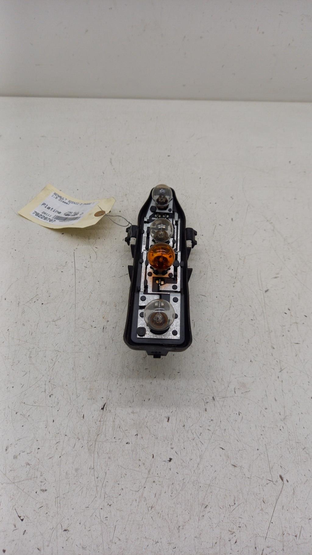 Base portalampade fanale posteriore destro RENAULT SCENIC 2 PHASE 1 Diésel - 1