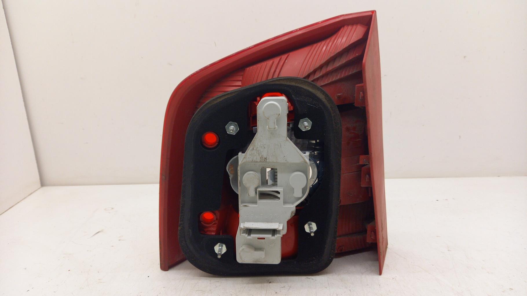 Fanale posteriore principale destro (luci) SKODA OCTAVIA 2 PHASE 1 BREAK Diésel - 1