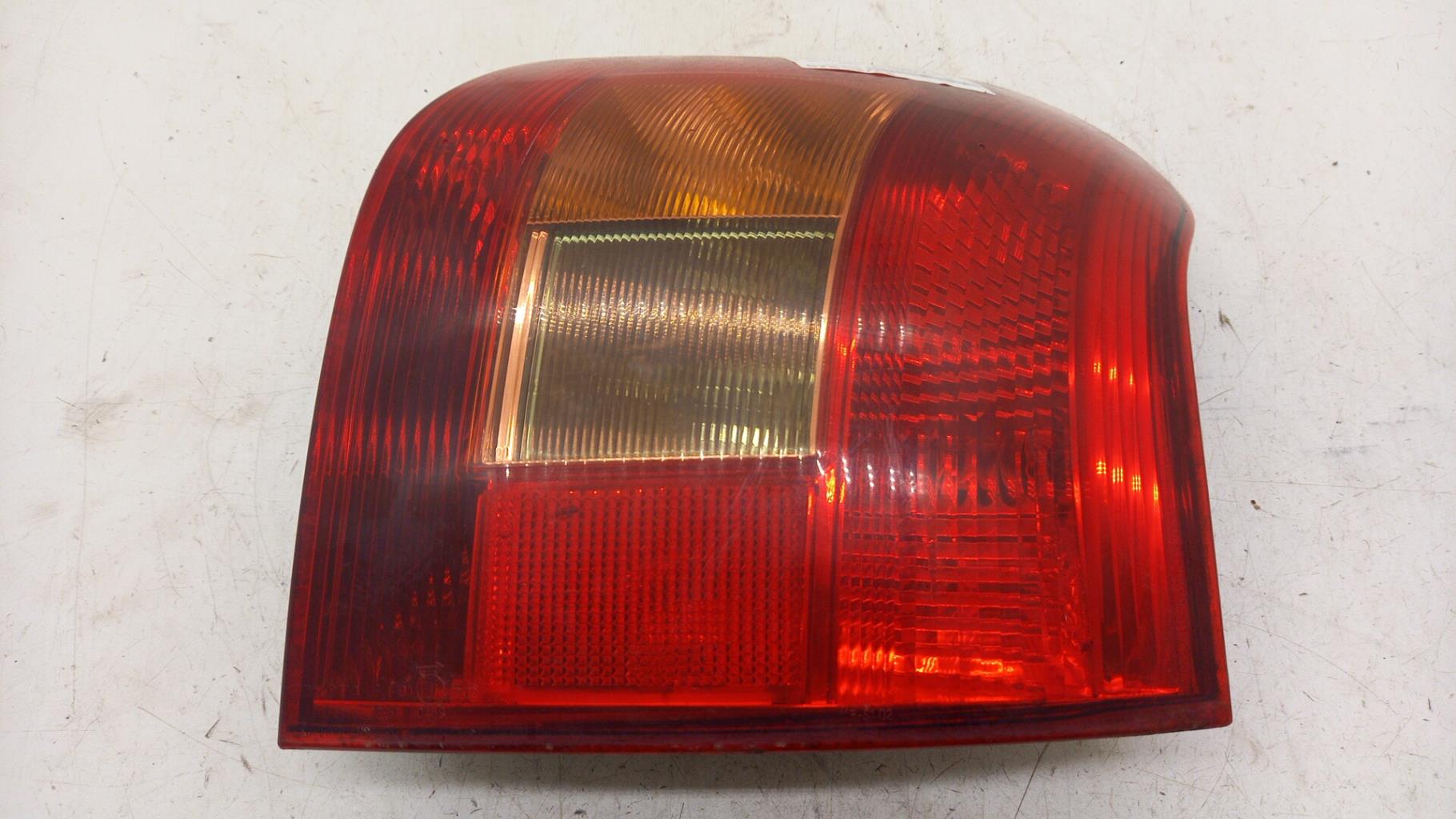 Fanale posteriore principale destro (luci) TOYOTA COROLLA 10 PHASE 1 Diésel - 1