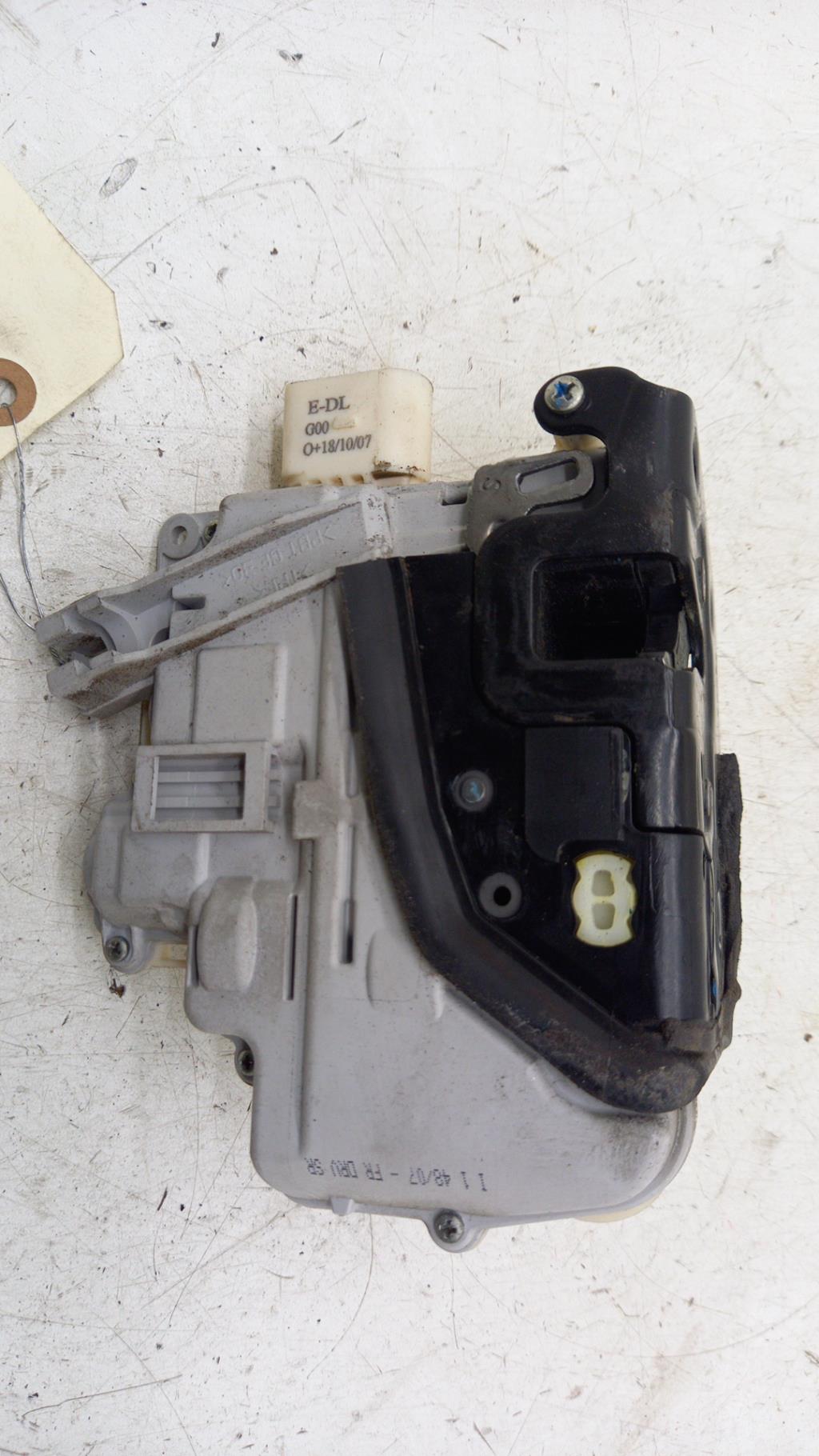 Serrure avant gauche AUDI A4 2 AVANT PHASE 2 BREAK Diesel - 1