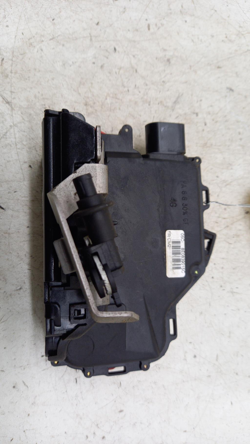 Serrure arriere gauche AUDI A4 2 PHASE 1 Essence - 1