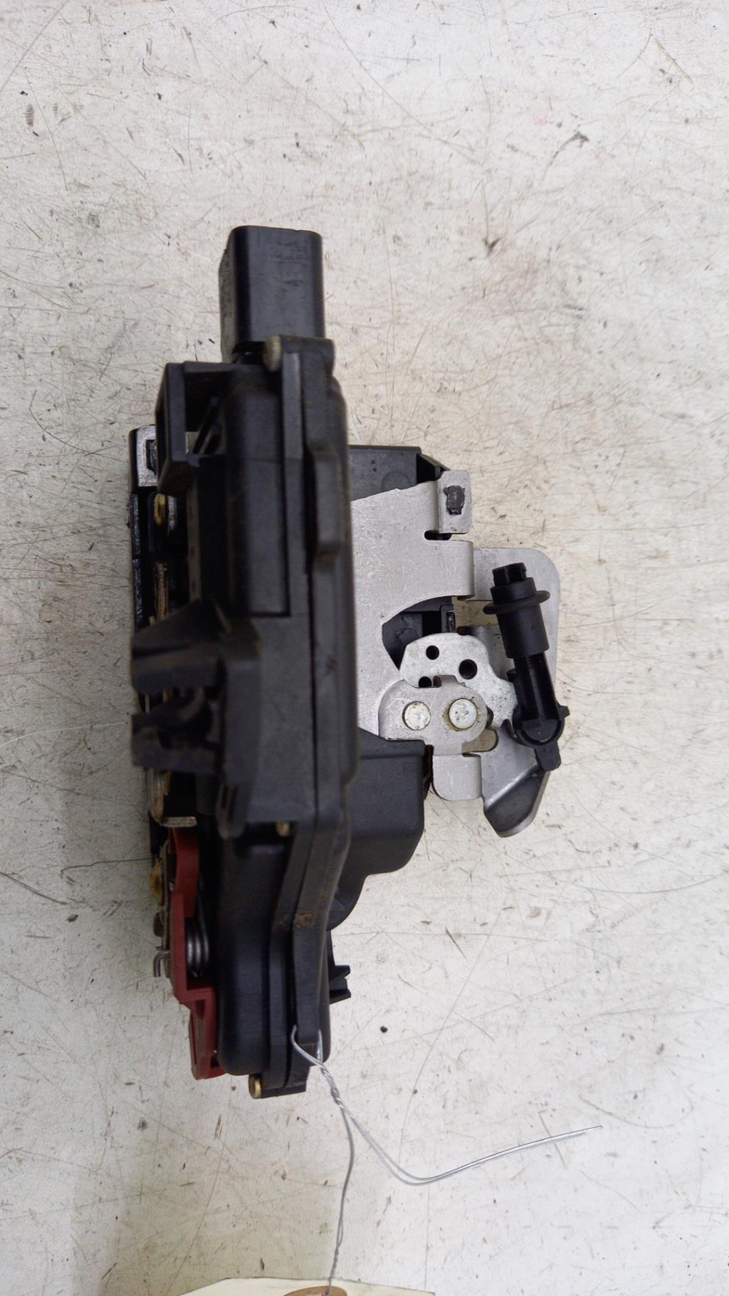 Serrure avant droit AUDI A4 2 PHASE 1 Essence - 1