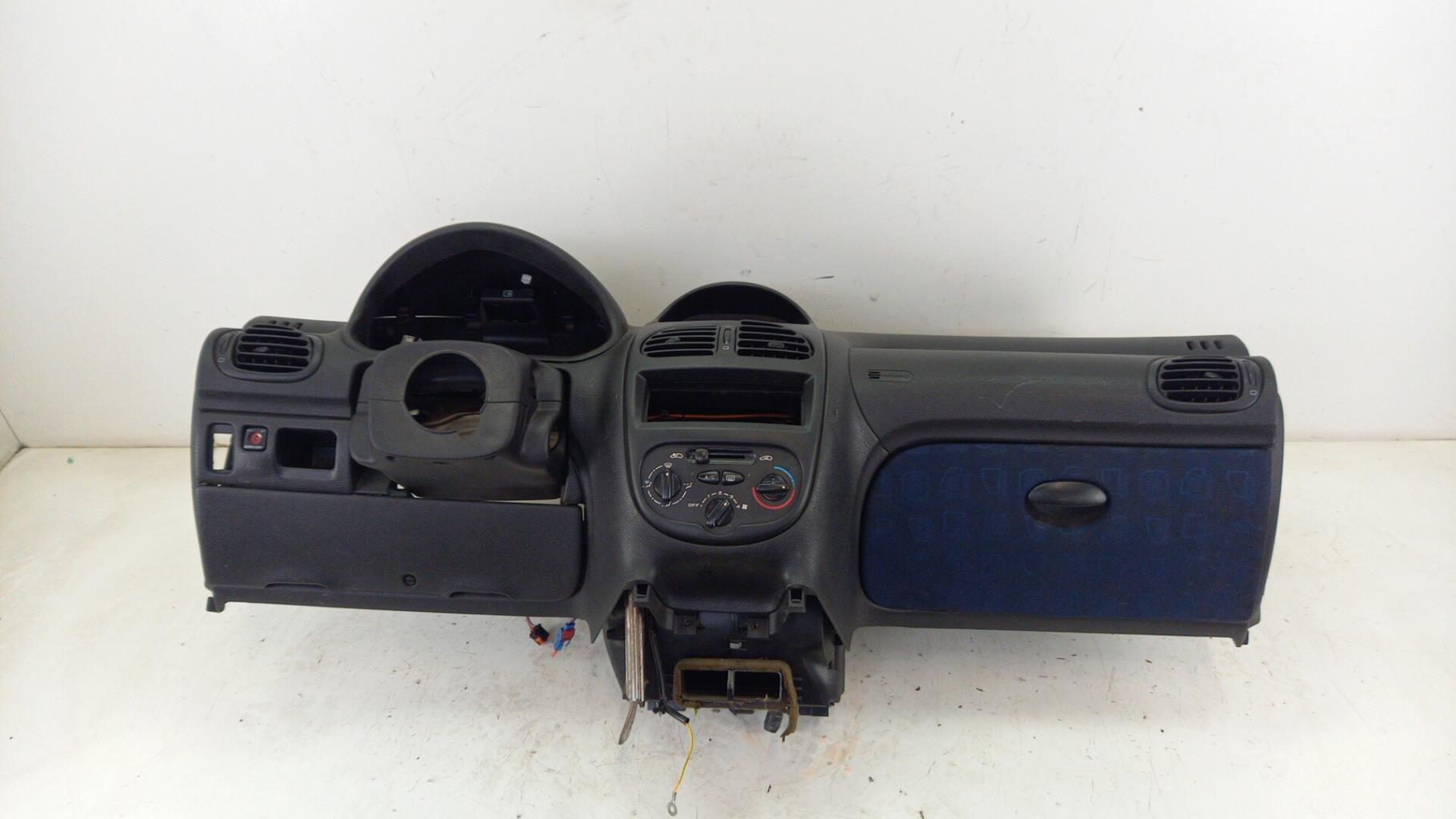 Tableau de bord PEUGEOT 206 PHASE 1 Essence - 1