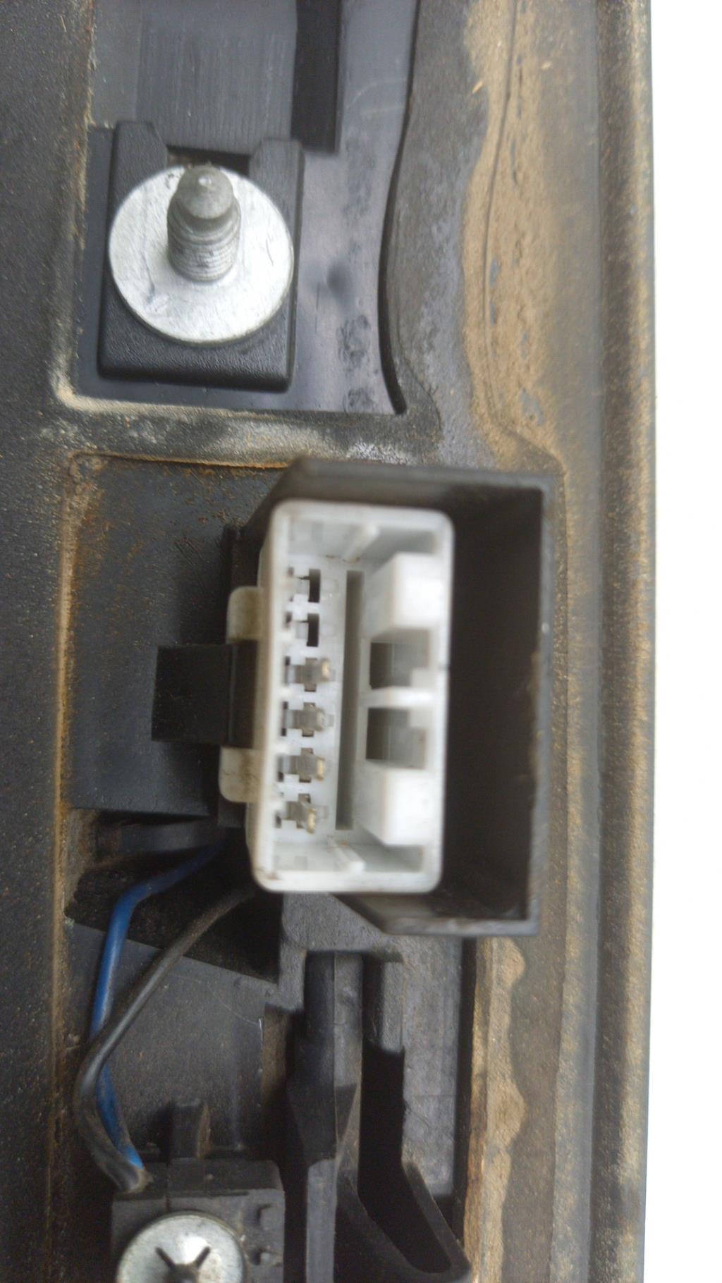 Bouton de coffre FIAT STILO Diesel - 1
