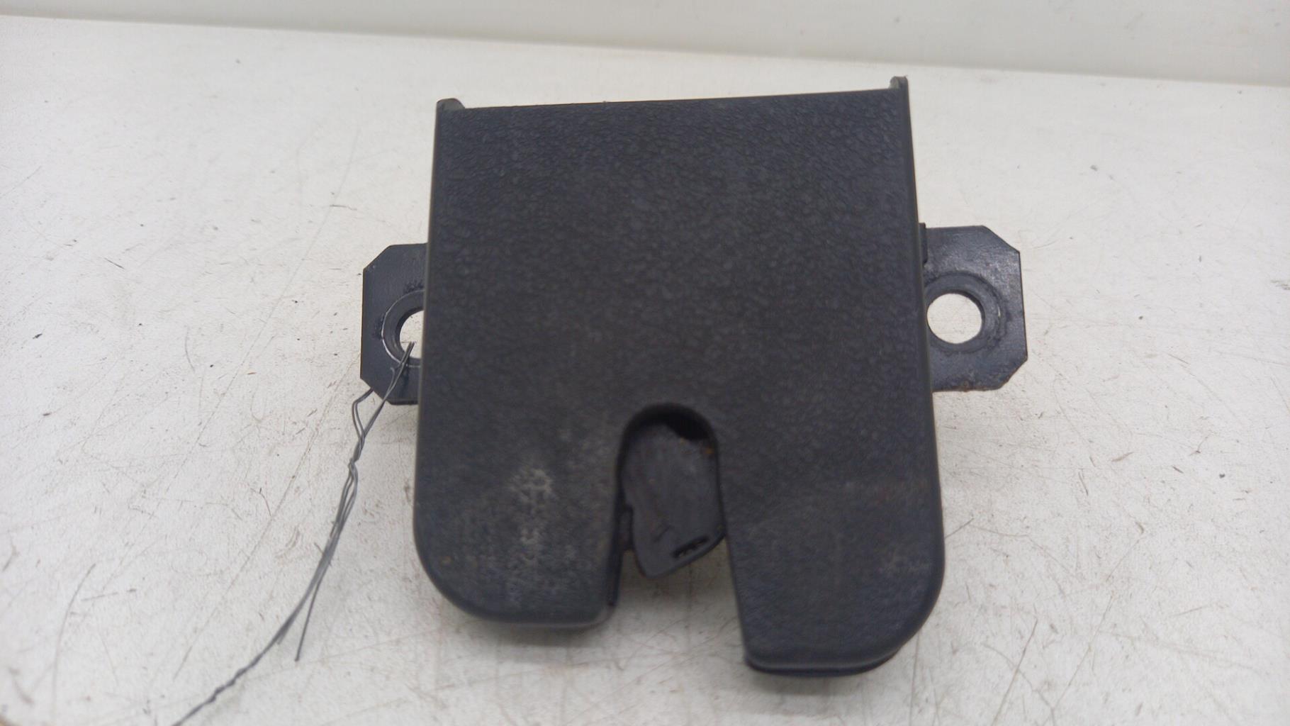 Serrure de hayon VOLKSWAGEN GOLF 4 Diesel - 1