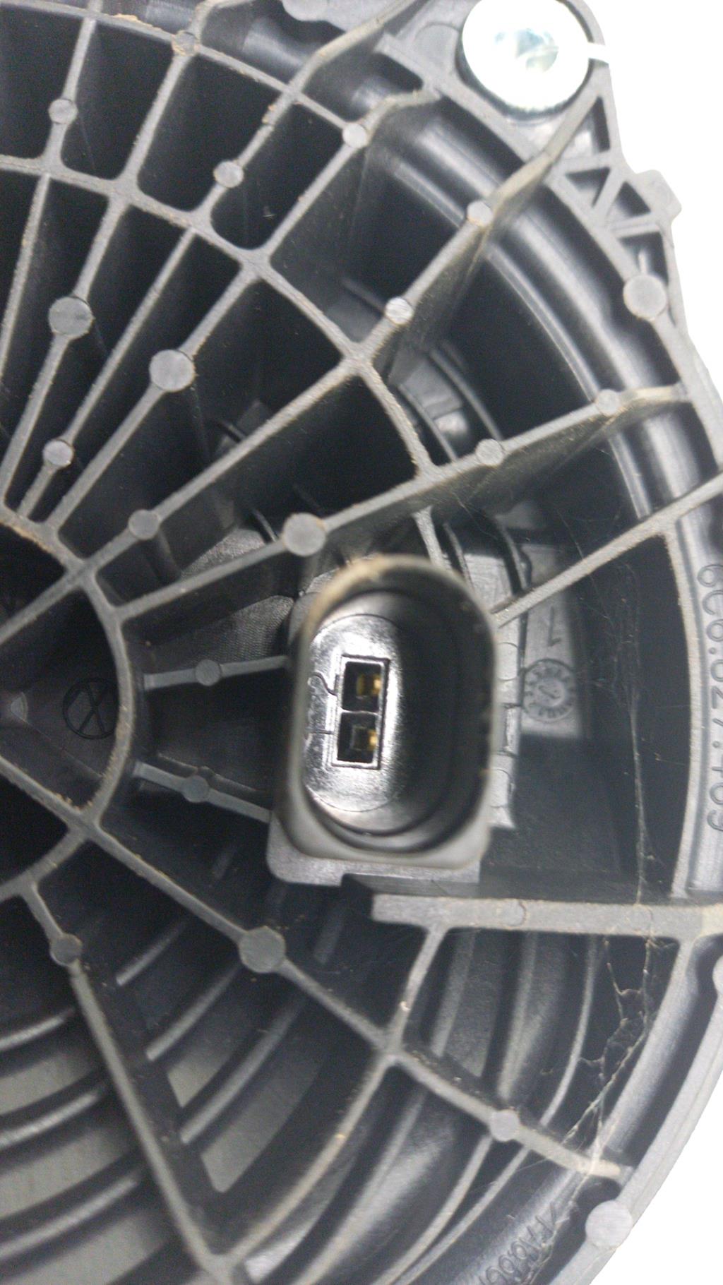 Pulsante del bagagliaio VOLKSWAGEN POLO 5 PHASE 2 Diésel - 1