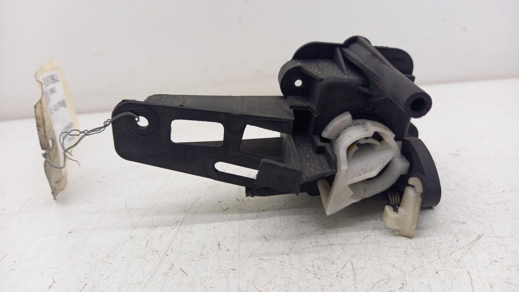 Pulsante del bagagliaio RENAULT CLIO 2 PHASE 1 Diésel - 1