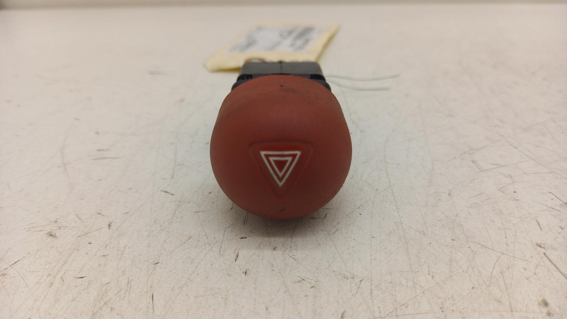 Bouton de warning RENAULT TWINGO 1 PHASE 3 Essence - 1