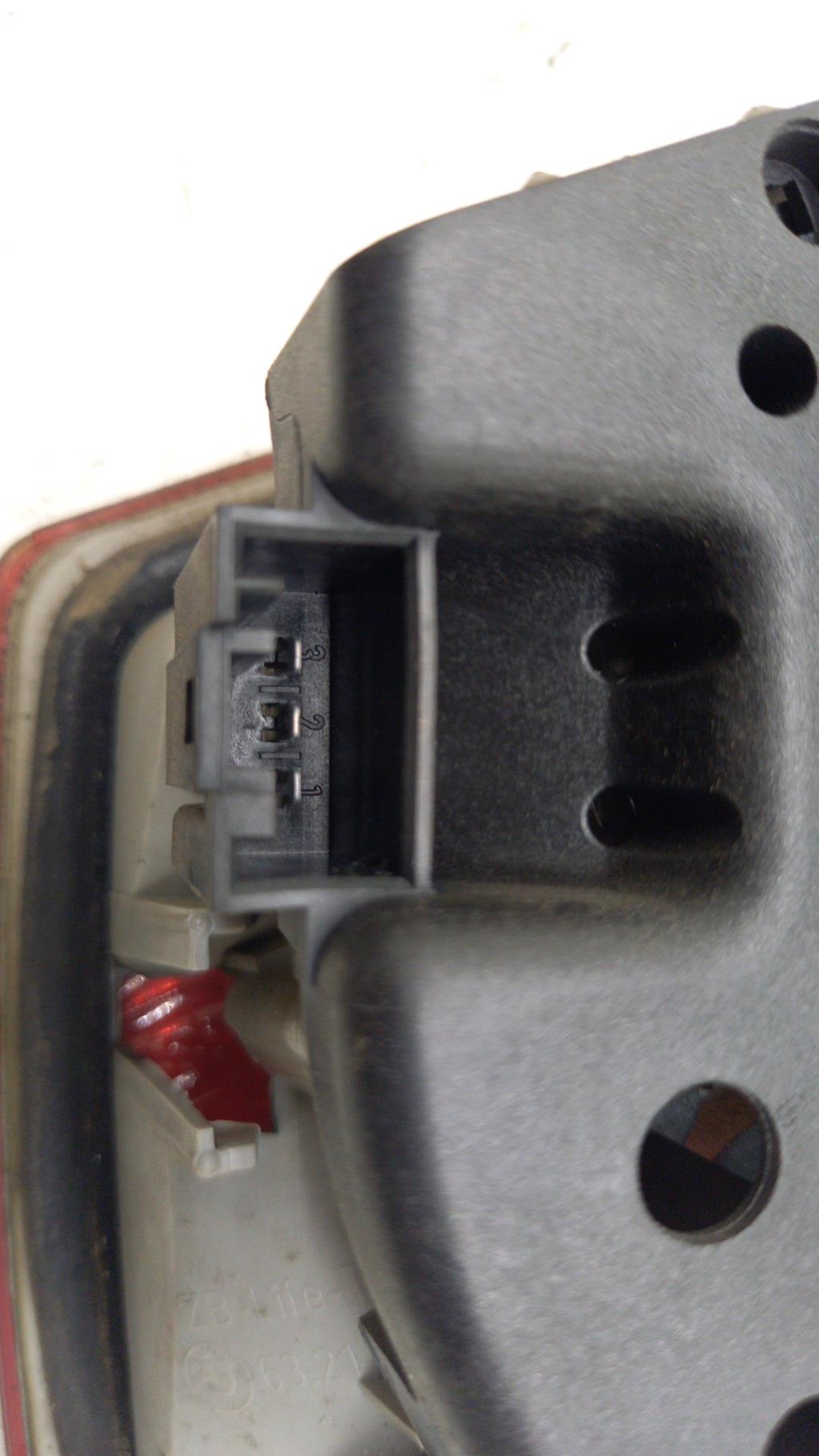 Feu arriere secondaire gauche (feux) BMW SERIE 3 E46 TOURING PHASE 2 BREAK Diesel - 1