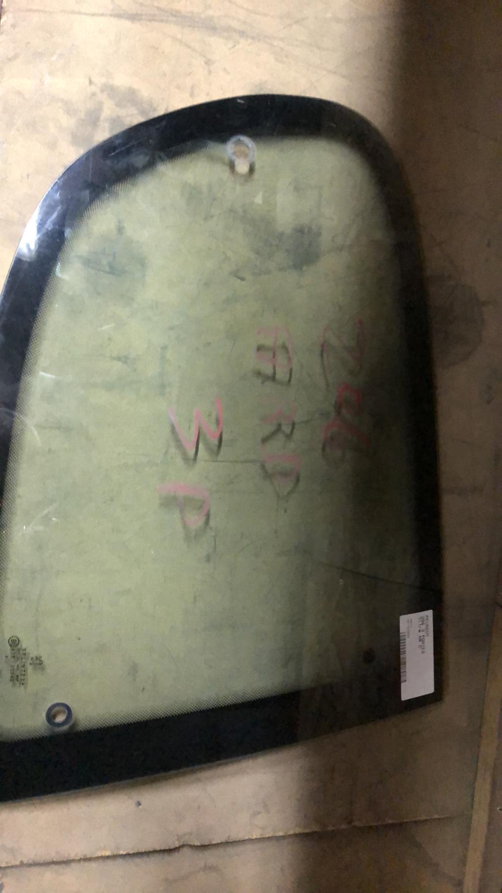 Vitre arriere droit PEUGEOT 3 PORTES  - 1