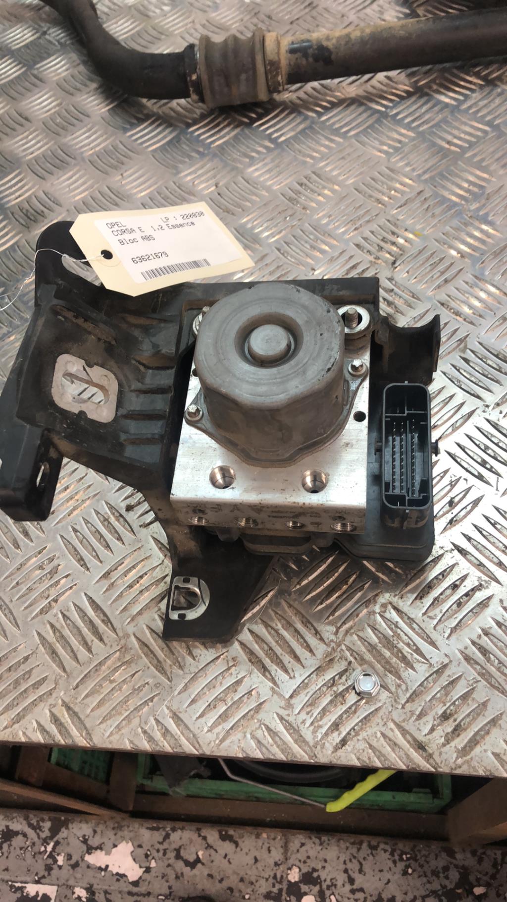 Bloc ABS (freins anti-blocage) OPEL CORSA E Essence - 1