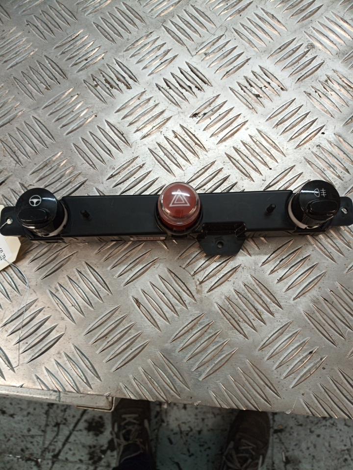 Bouton de warning FIAT 500 2 PHASE 1 Essence - 1