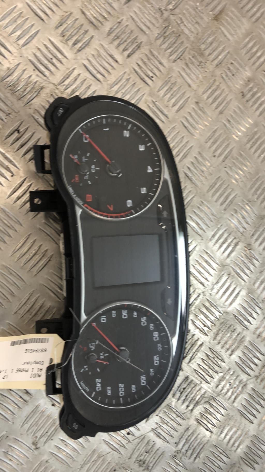 Compteur AUDI A1 1 PHASE 1 Essence - 1