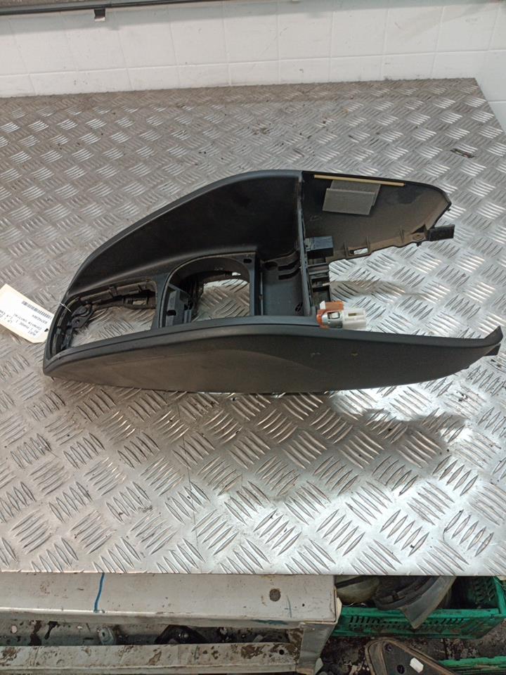 Console central (interieur plastique) AUDI A1 1 PHASE 1 Essence - 1