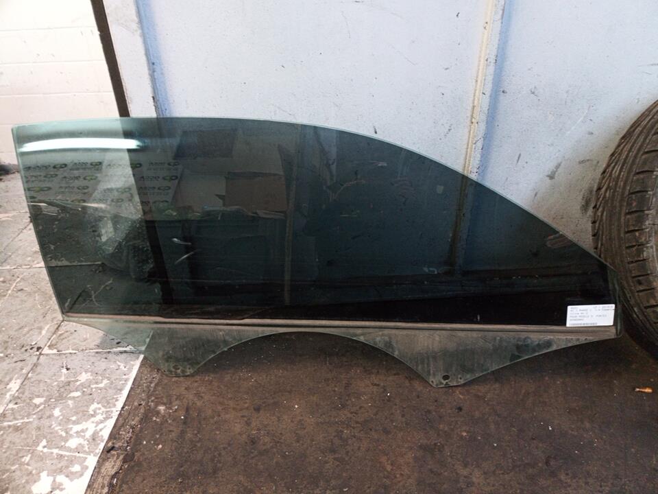 Vitre avant droit AUDI A1 1 PHASE 1 Essence - 1