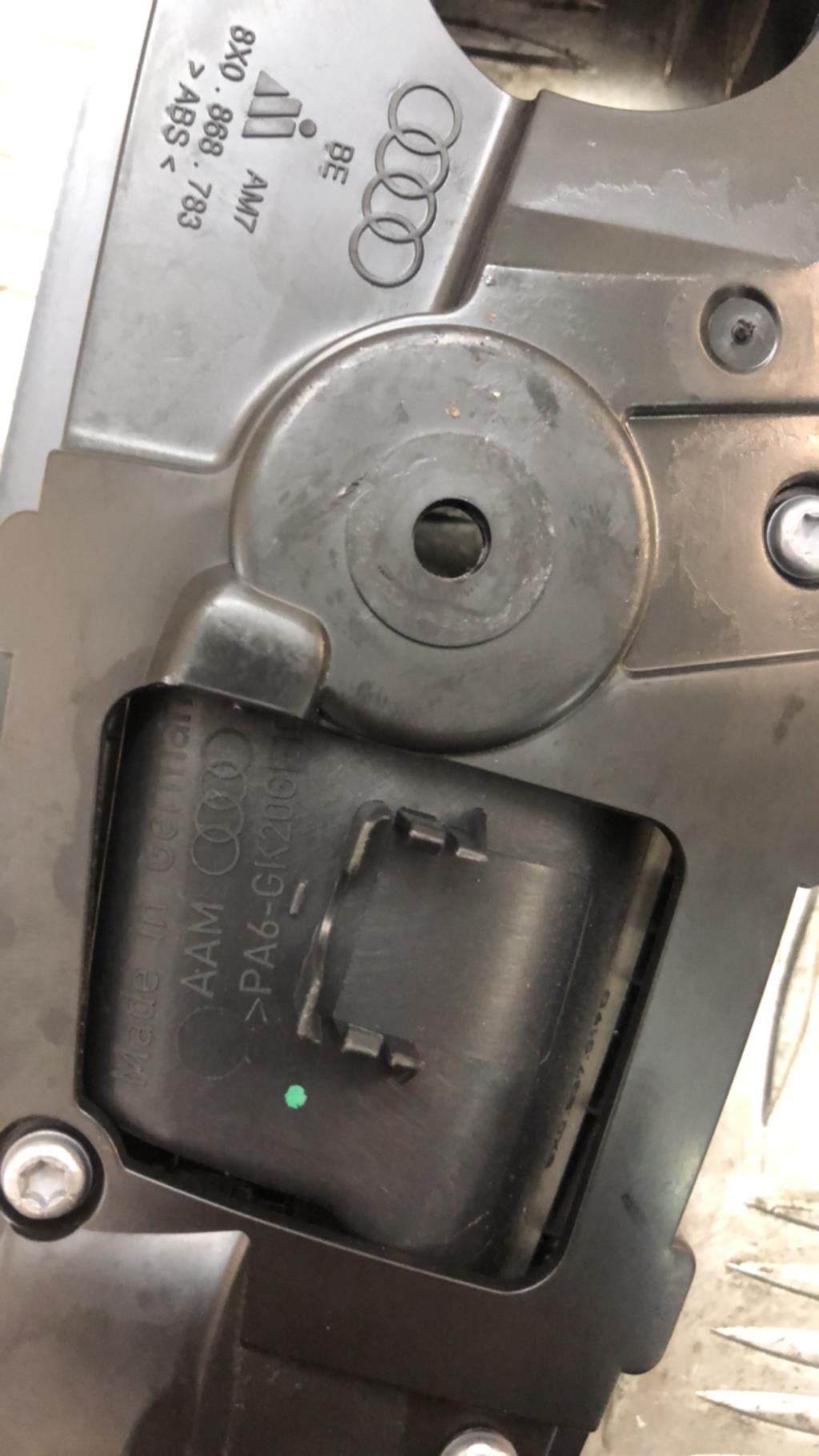 Poignee interieur avant gauche AUDI A1 1 PHASE 1 Essence - 1