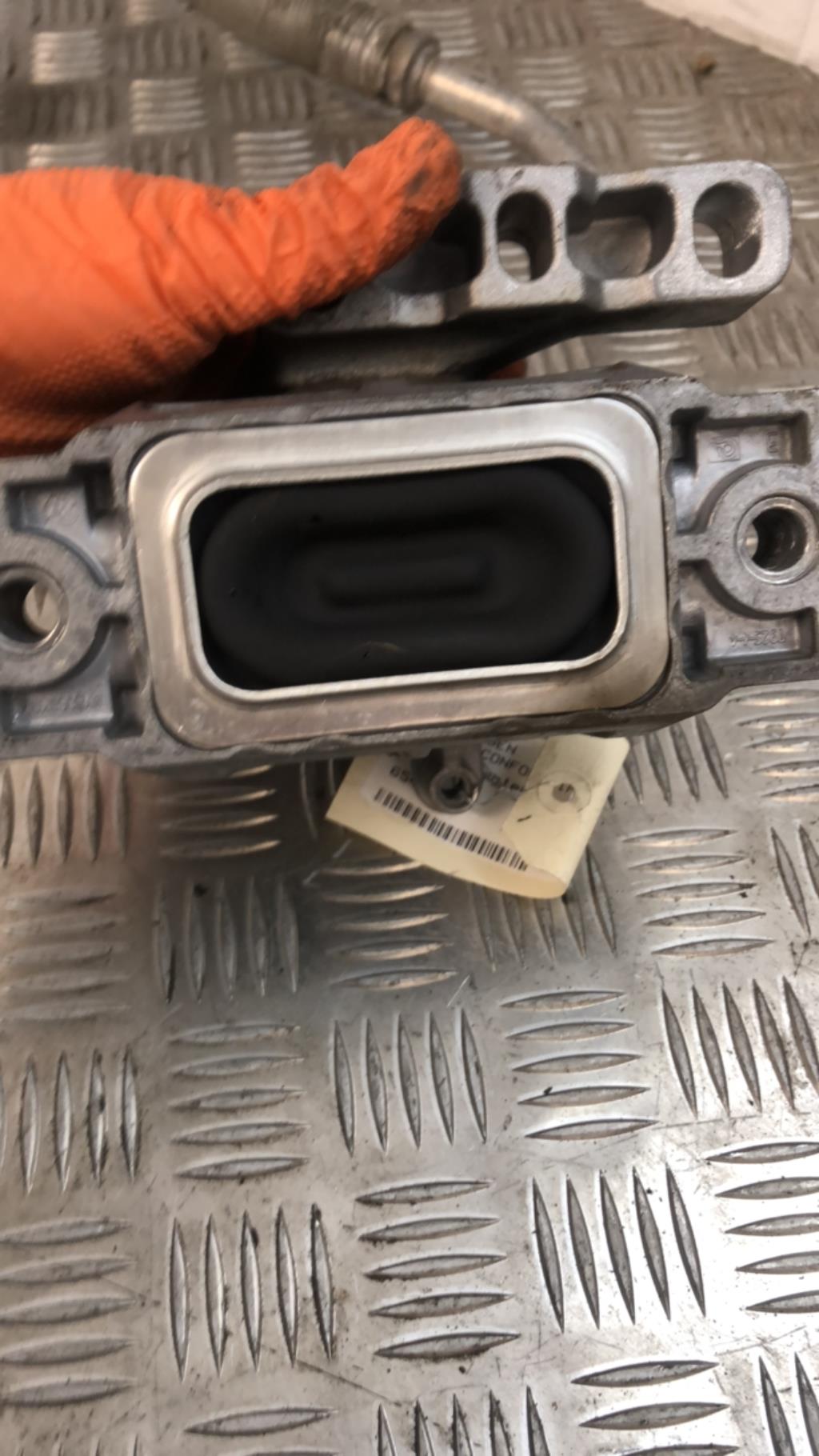 Support moteur VOLKSWAGEN GOLF 6 Diesel - 1