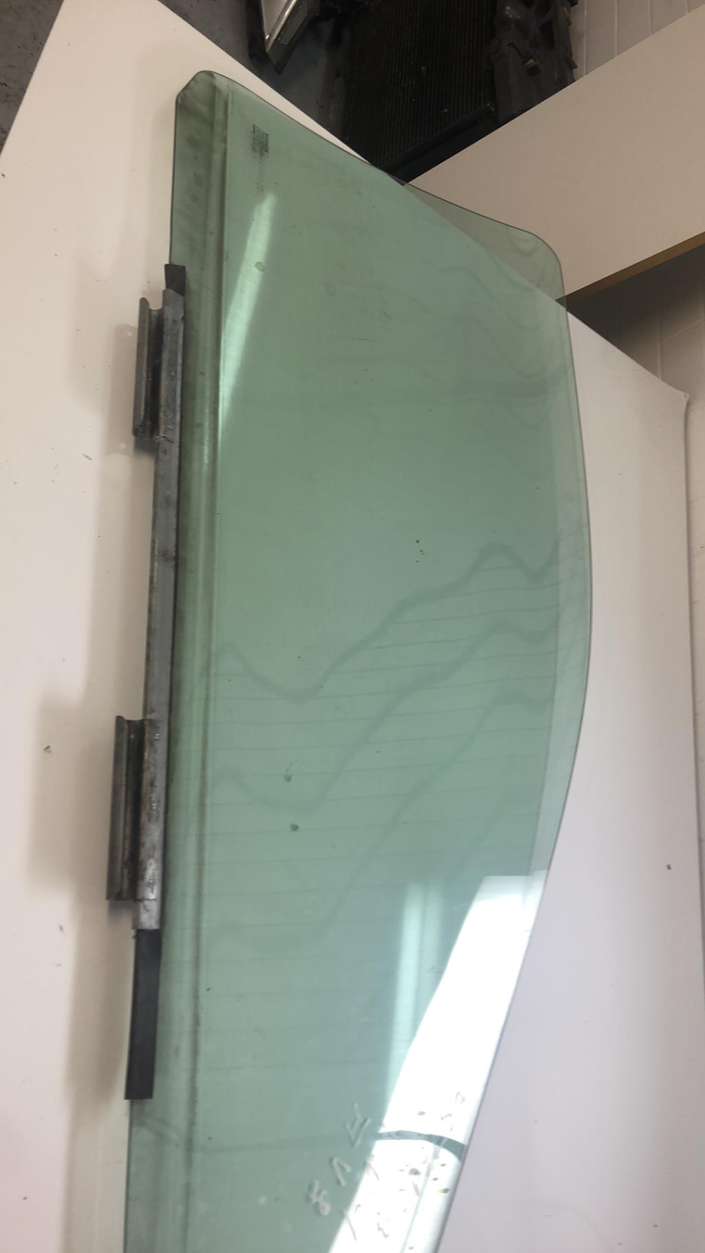 Vitre avant gauche RENAULT TWINGO 1 PHASE 1 Essence - 1