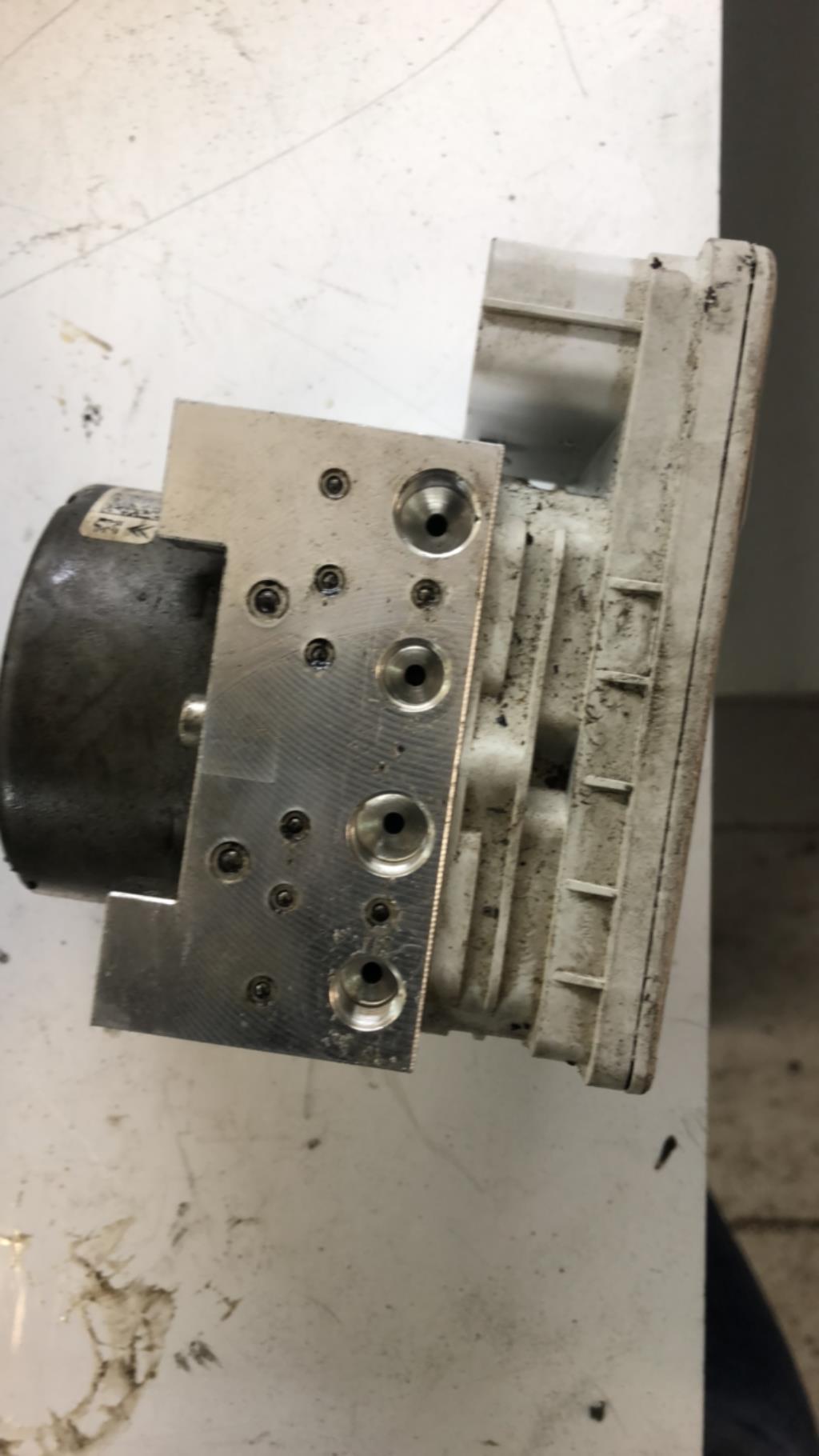 Bloc ABS (freins anti-blocage) CITROEN C3 PICASSO PHASE 1 Diesel - 1
