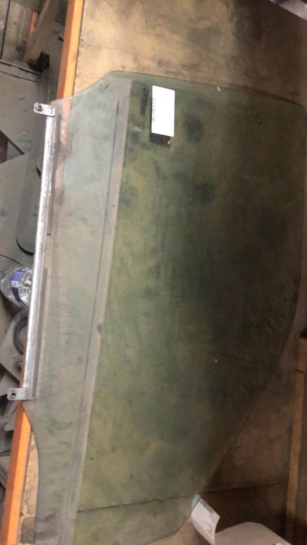 Vitre avant droit SUZUKI SWIFT 3 Diesel - 1