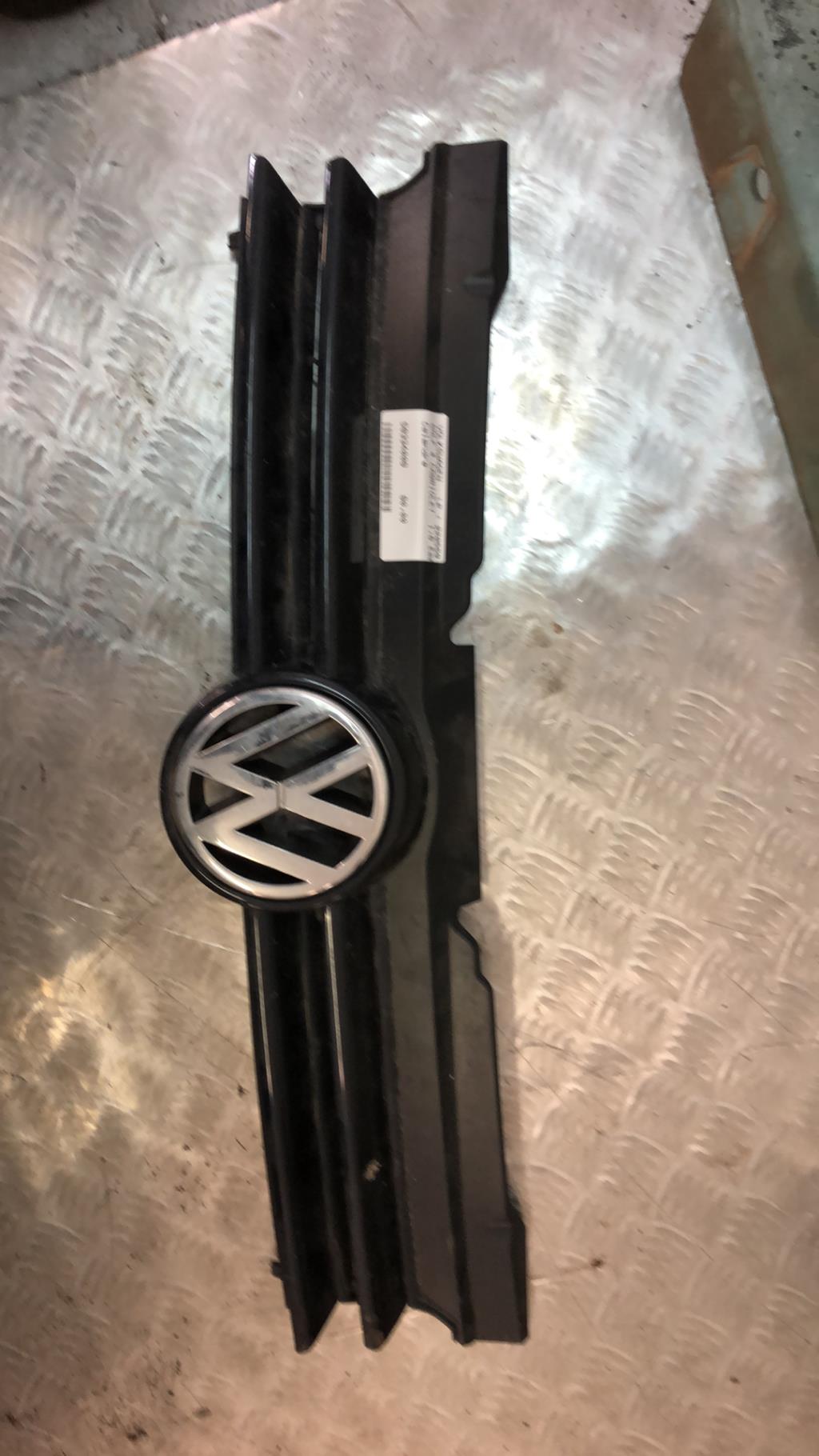 Calandre VOLKSWAGEN GOLF 4 CABRIOLET Essence - 1