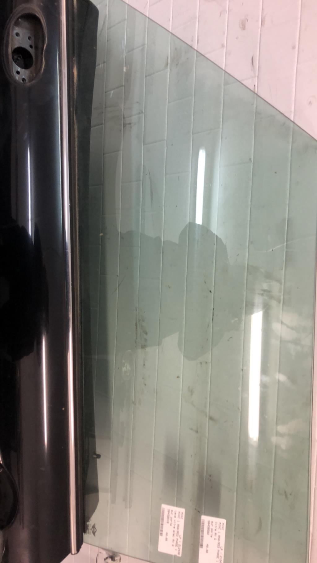 Vitre avant gauche MINI MINI 1 R50/R53 PHASE 1 Essence - 1