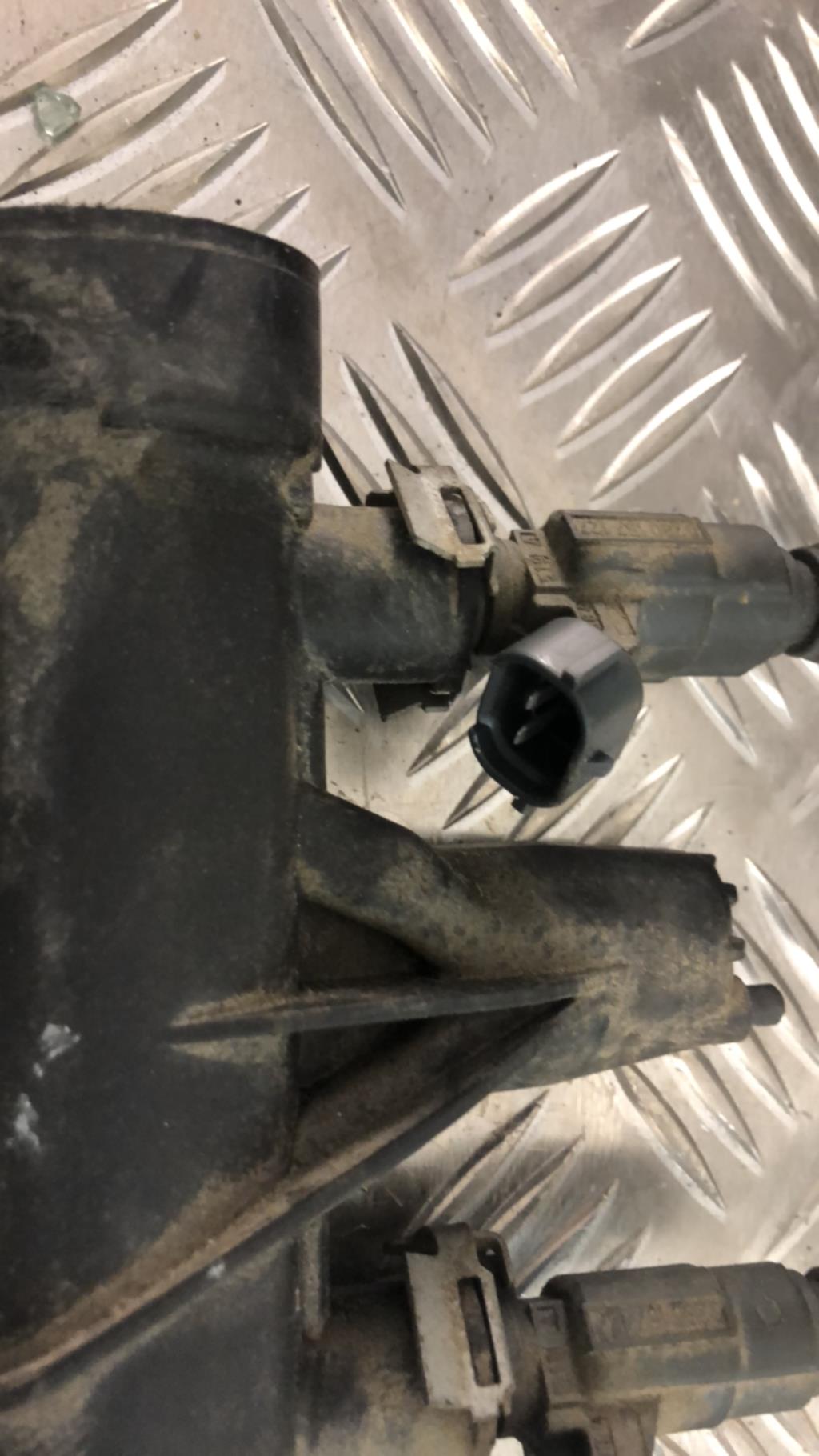 Rampe injection PEUGEOT 208 1 PHASE 1 Essence - 1