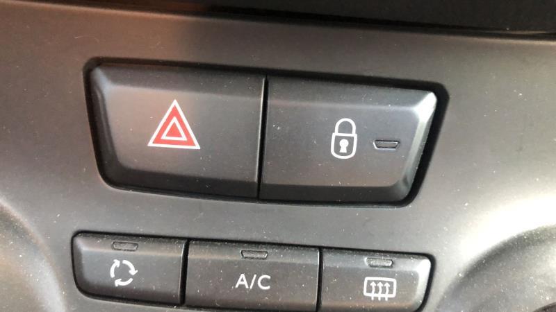 Bouton/Interrupteur PEUGEOT 208 1 PHASE 2 Essence - 1